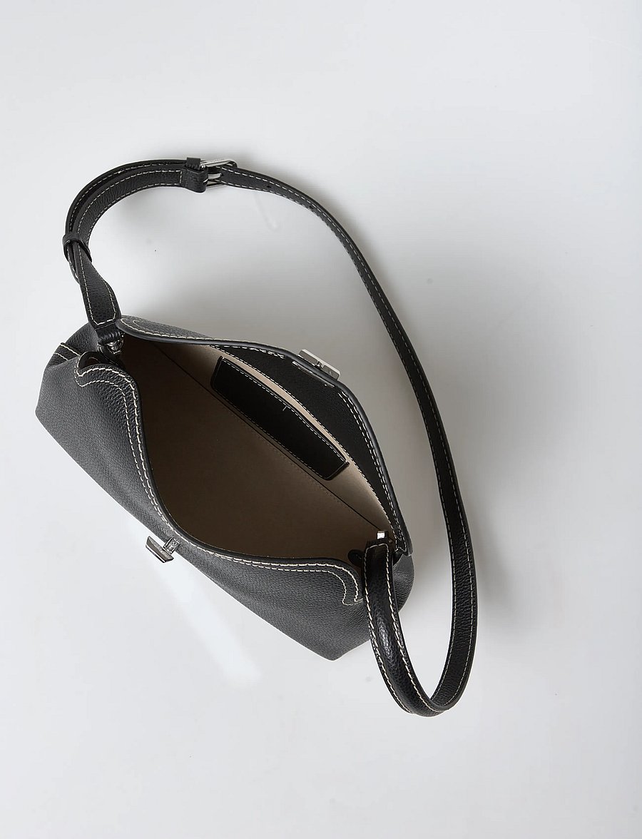 TOTEME - T-lock grained-leather clutch - håndtasker - black - 5