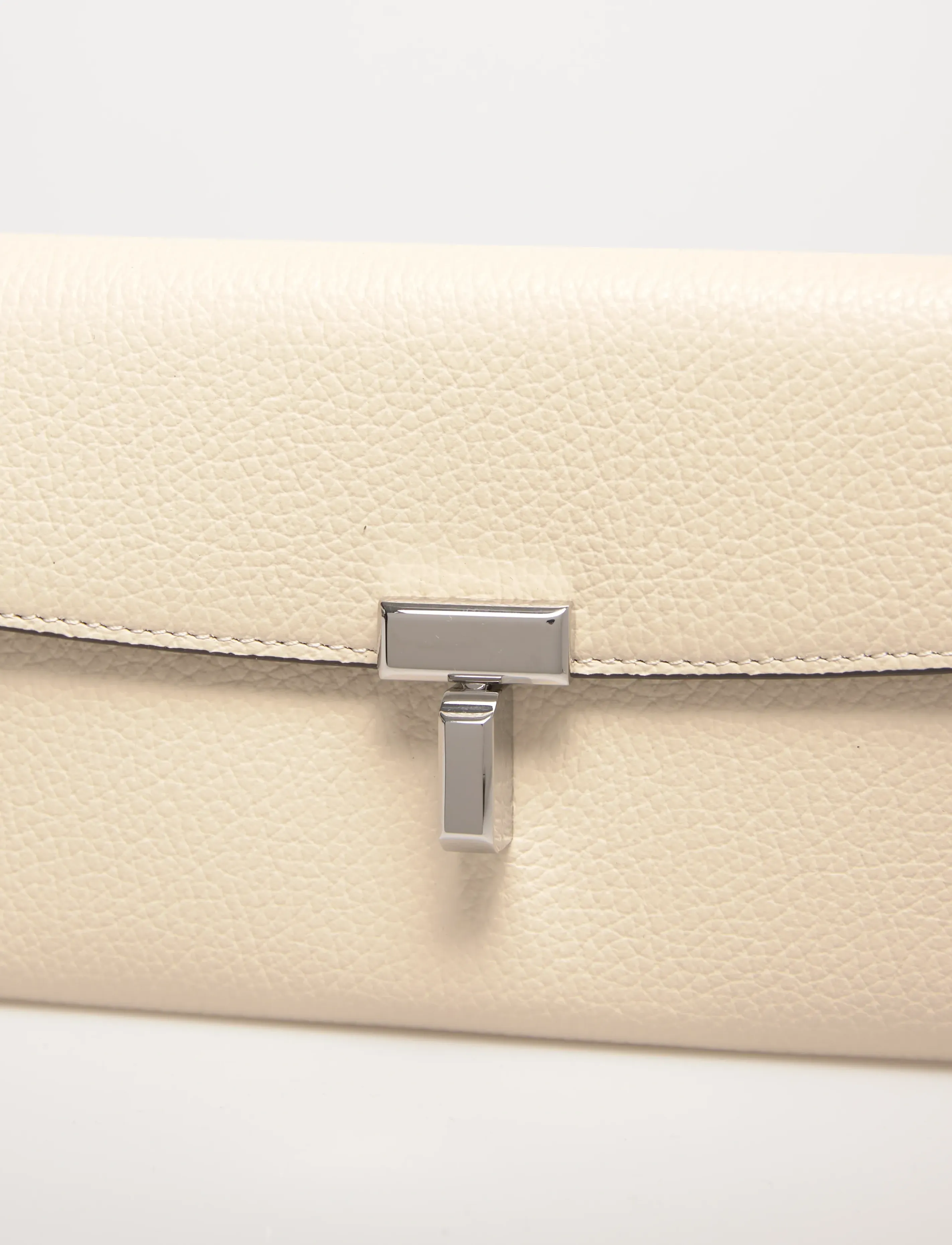 TOTEME - Leather T-Lock Wallet - portemonnaies - white - 4
