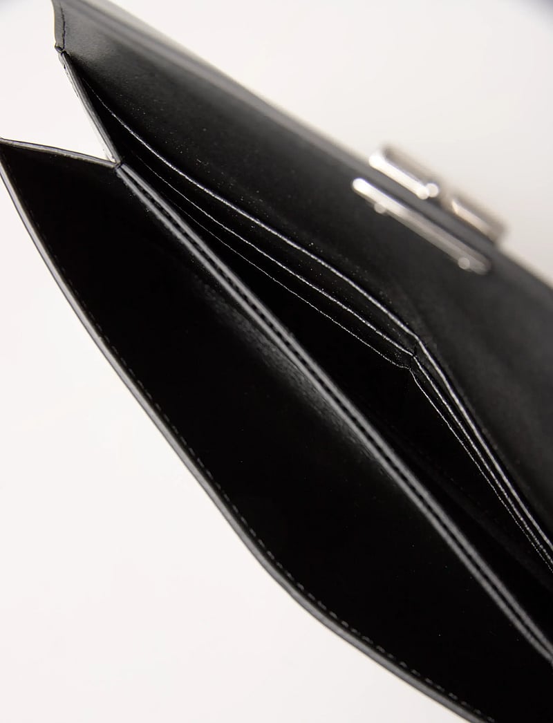 TOTEME - T-Lock leather wallet - punge - black - 5