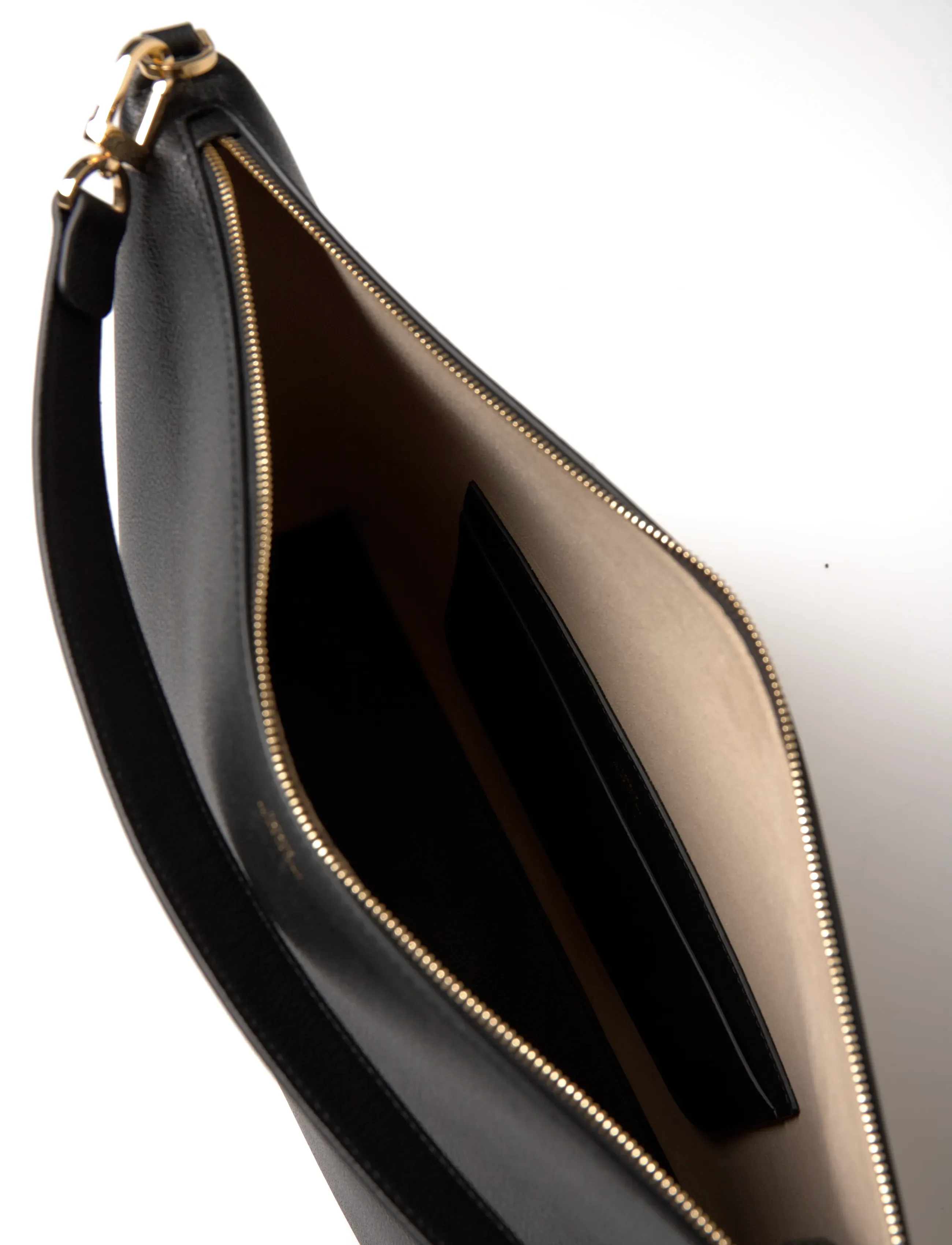 TOTEME - Bevel Leather Shoulder Bag - axelremsväskor - black - 5