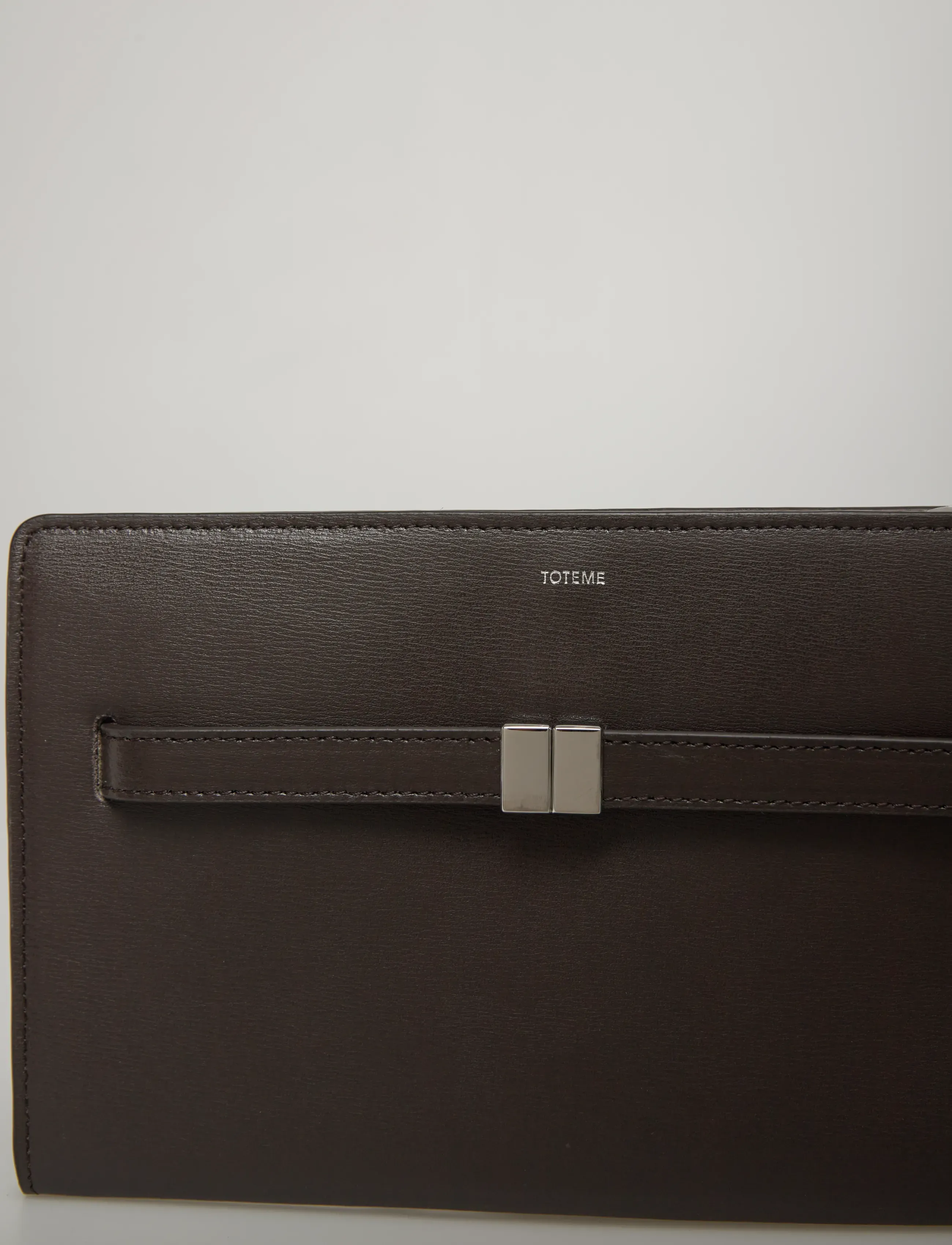 TOTEME - Belted Crossbody Bag - umhängetaschen - brown - 4