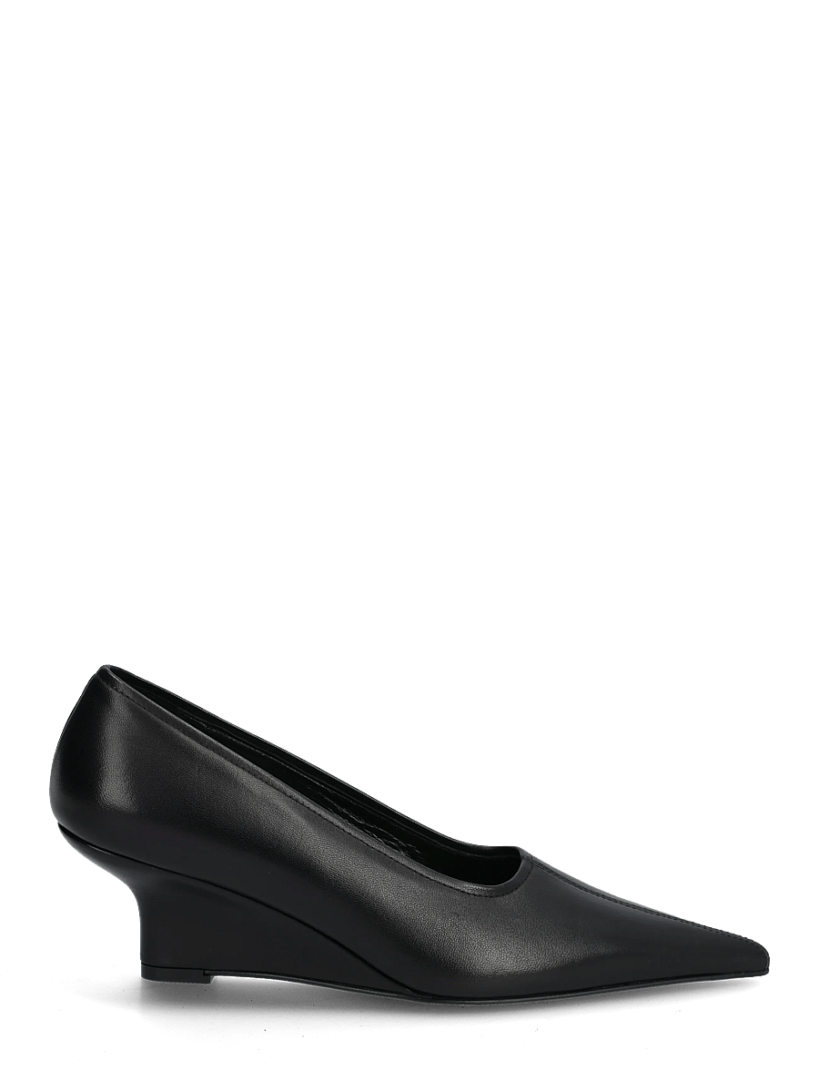 TOTEME - Sharp Wedge leather pumps - pumps - black - 1