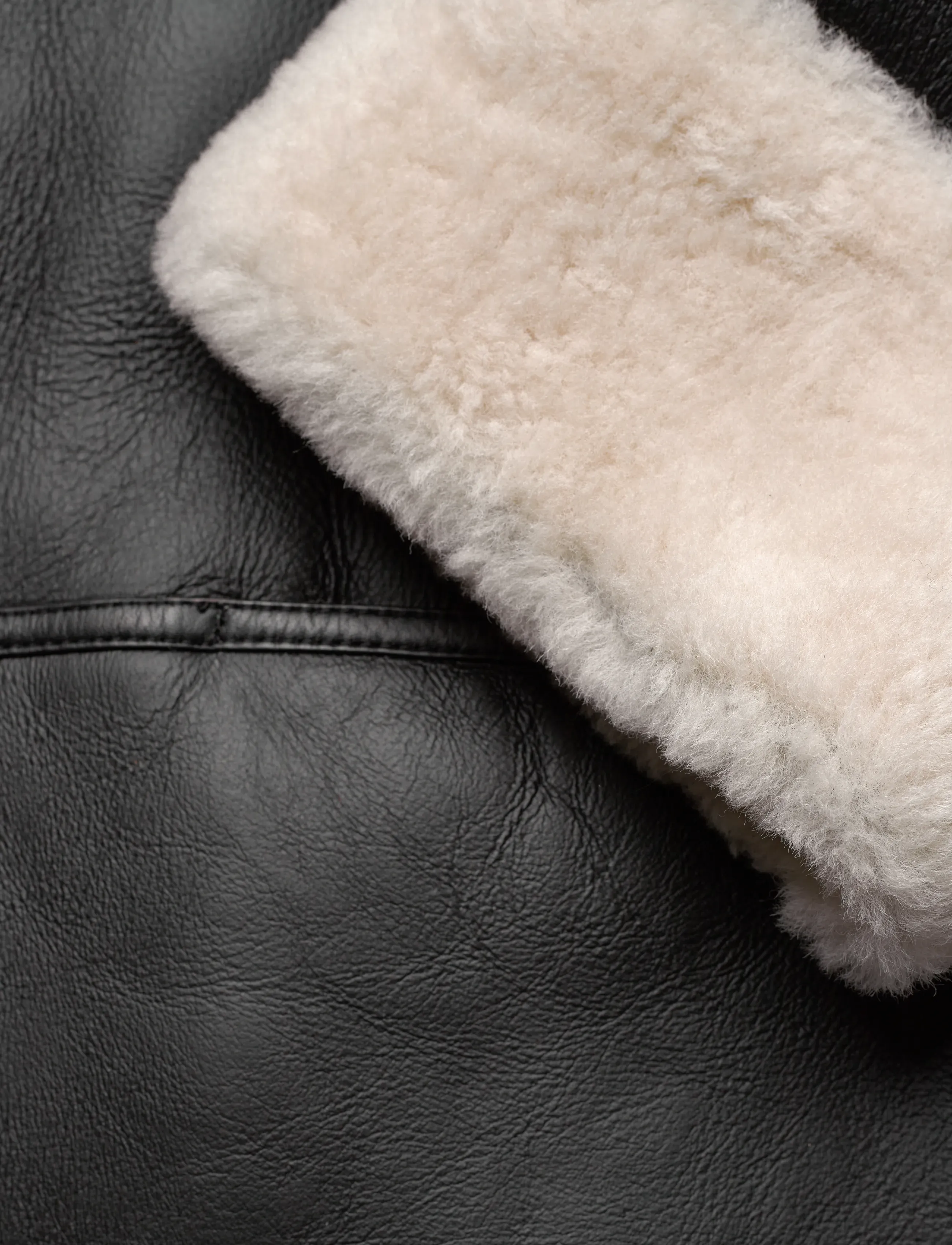 TOTEME - SIGNATURE SHEARLING JACKET - black/off white - 4