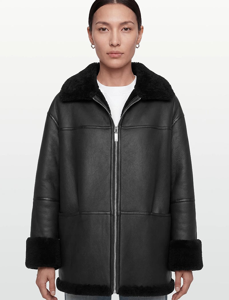 TOTEME - SIGNATURE SHEARLING JACKET - frühlingsjacken - black - 4