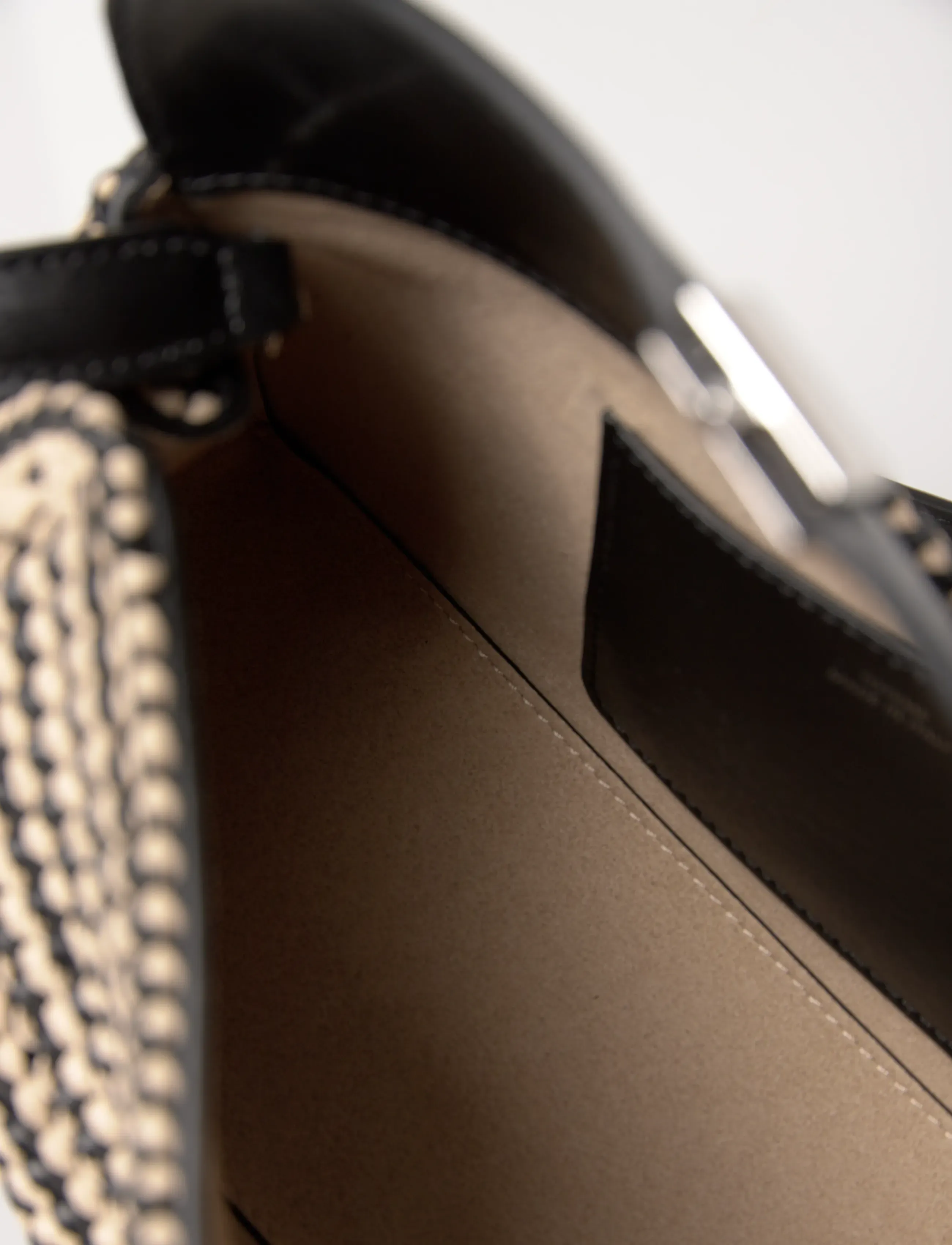 TOTEME - T-LOCK WOVEN-LEATHER CLUTCH - black/sand - 5