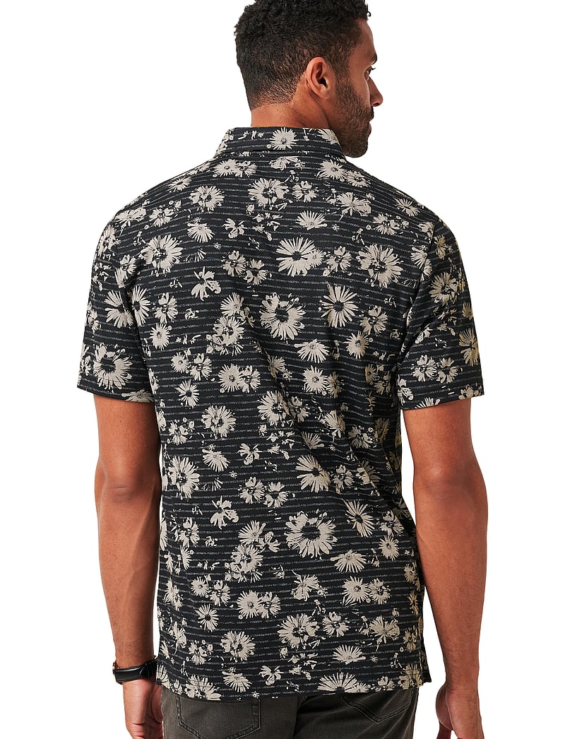 TravisMathew - SHADED GROVE - oberteile & t-shirts - black - 0