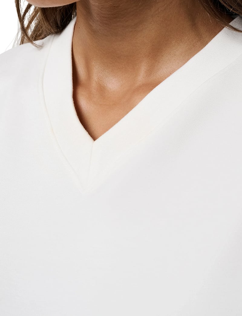 TravisMathew - SKYLOFT SOFT VEST - outdoor - snow white - 4