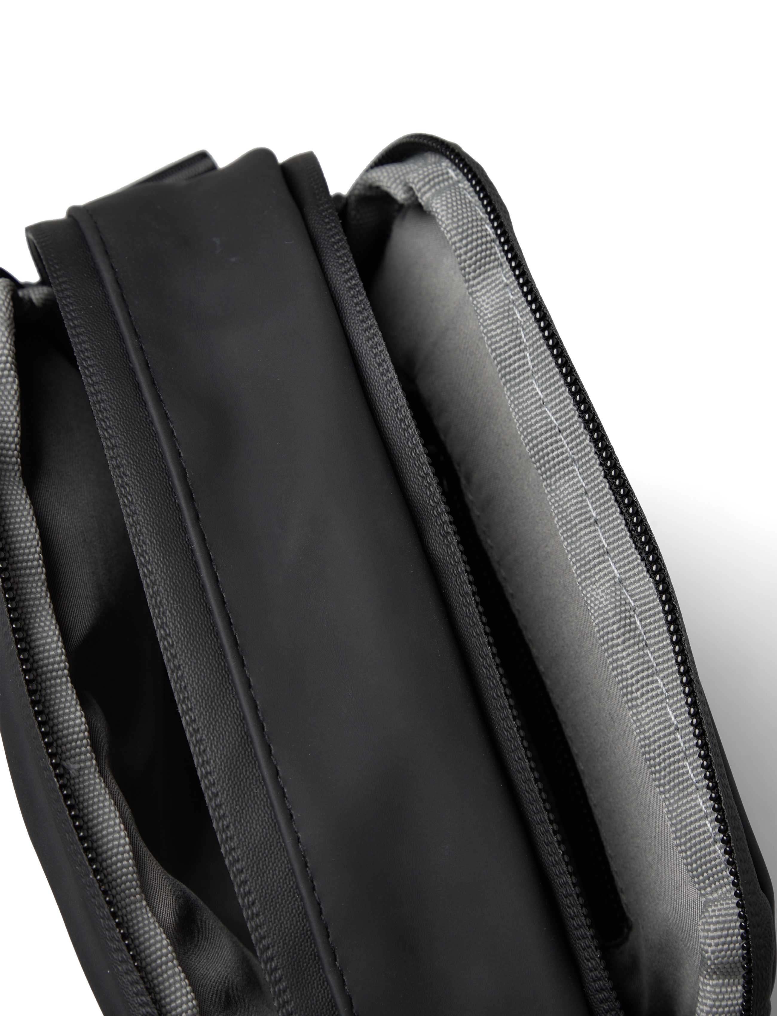 Tretorn - PU CROSSBODY BAG - vandtætte tasker - 050/jet black - 4