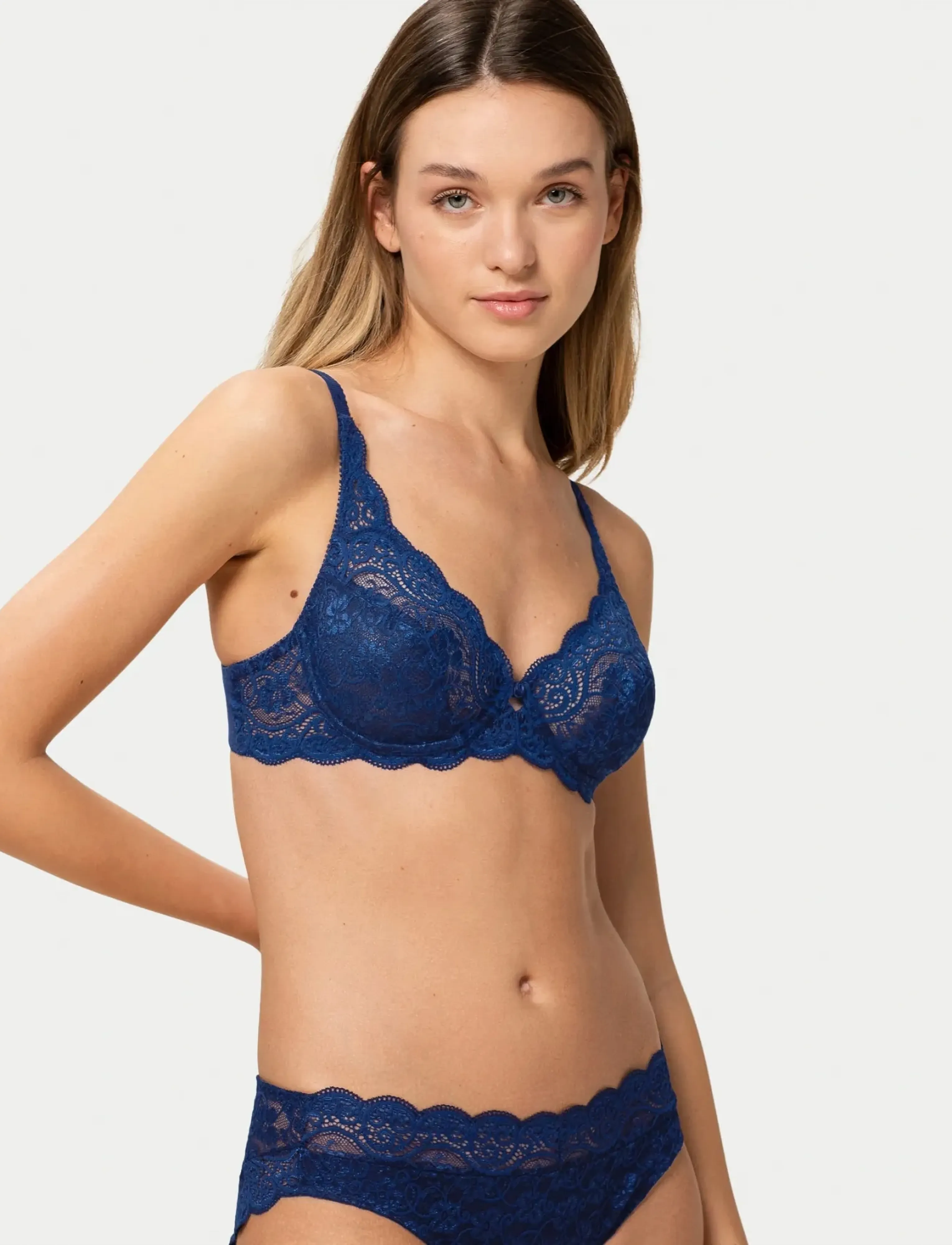 Triumph - Amourette 300 W X - bh:ar med bygel - deep water - 5
