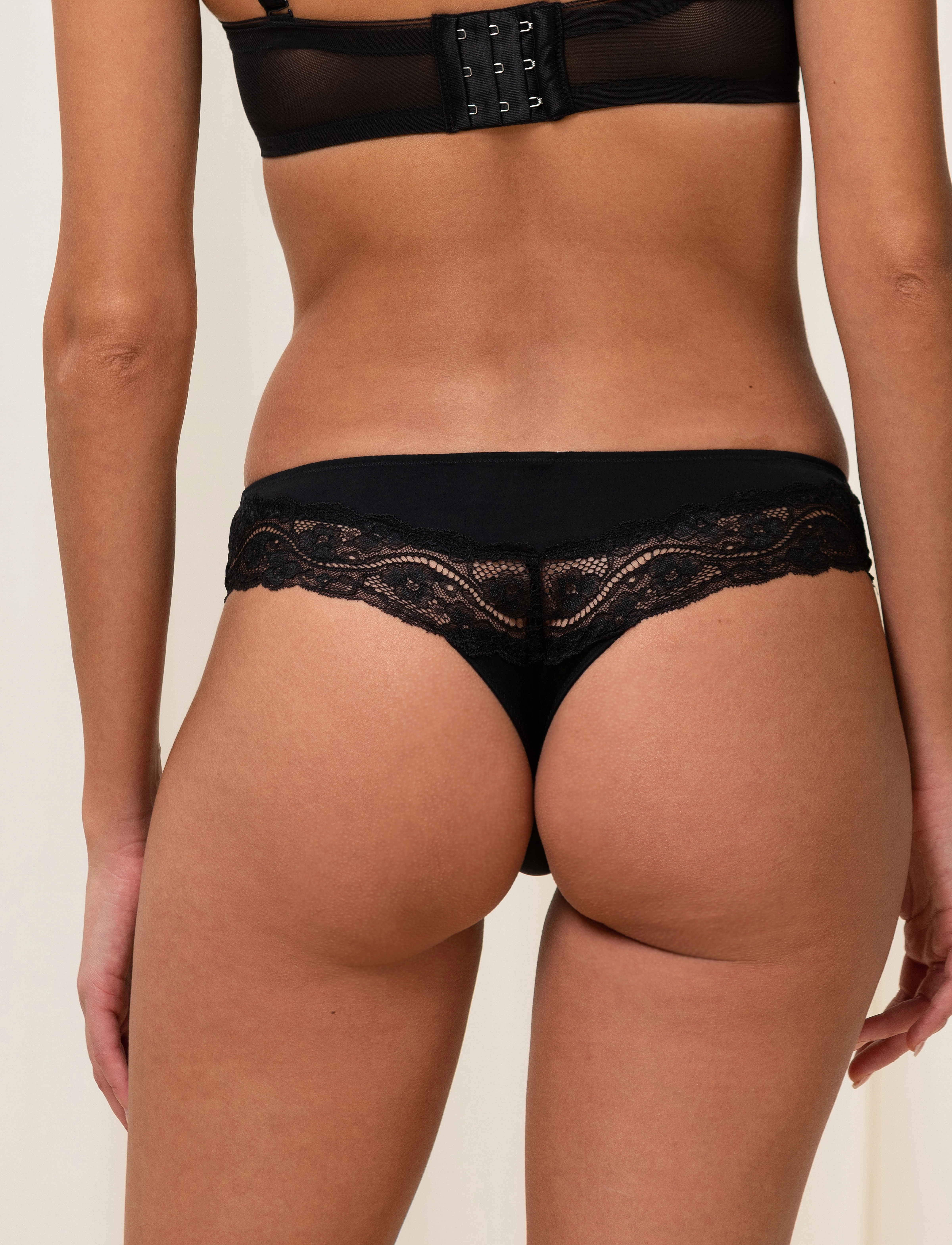 Triumph - Lovely Micro Brazilian String - thongs - black - 3