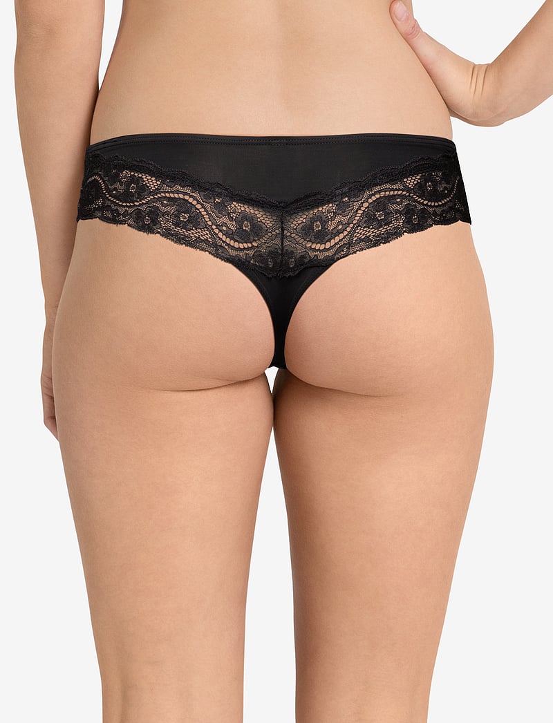 TRIUMPH LOVLEY MICRO BRAZILIAN STRING - Fél tanga TRIUMPH LOVLEY MICRO BRAZILIAN STRING - Fél tanga