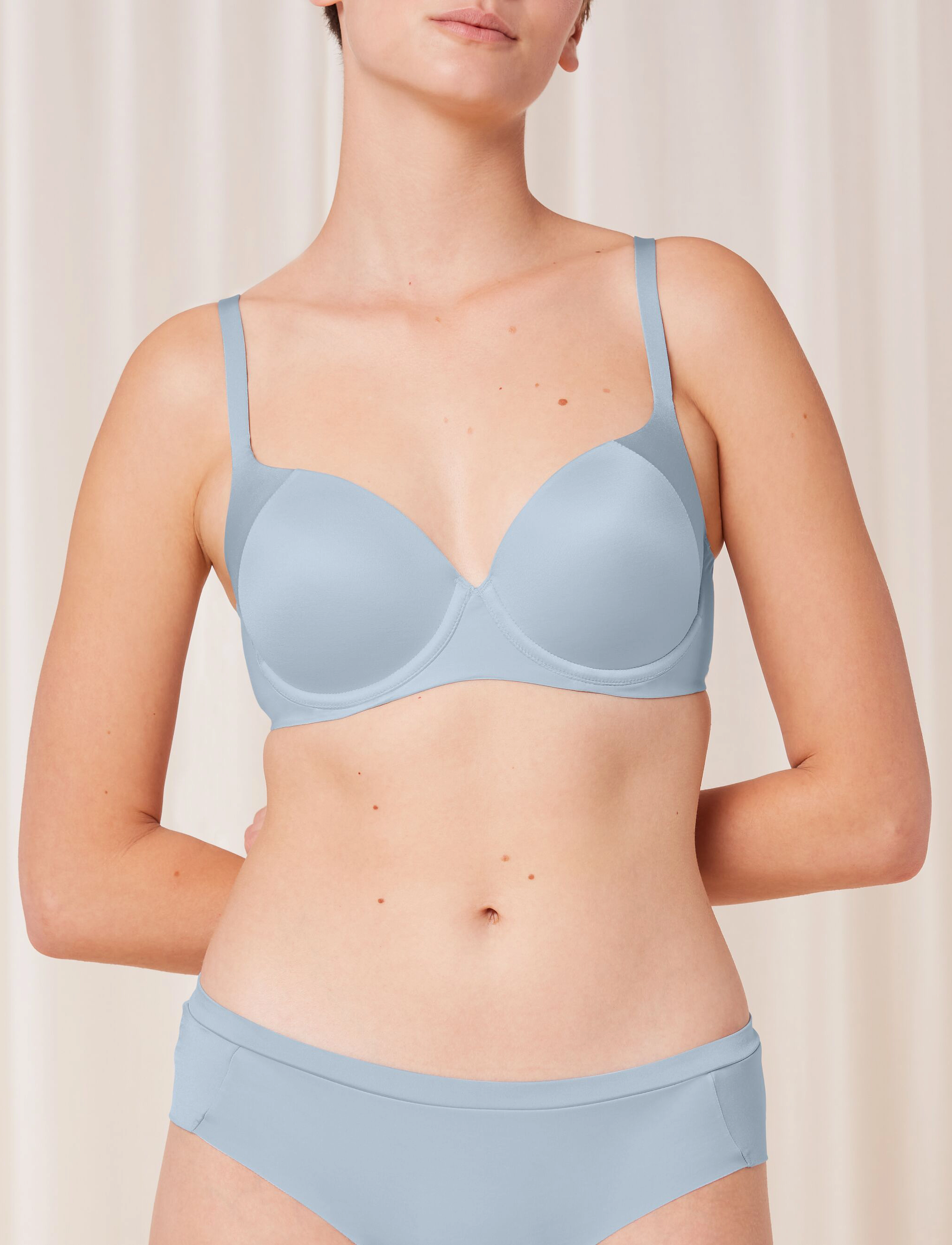 Triumph - Body Make-up Soft Touch WP EX - fairy blue - 1