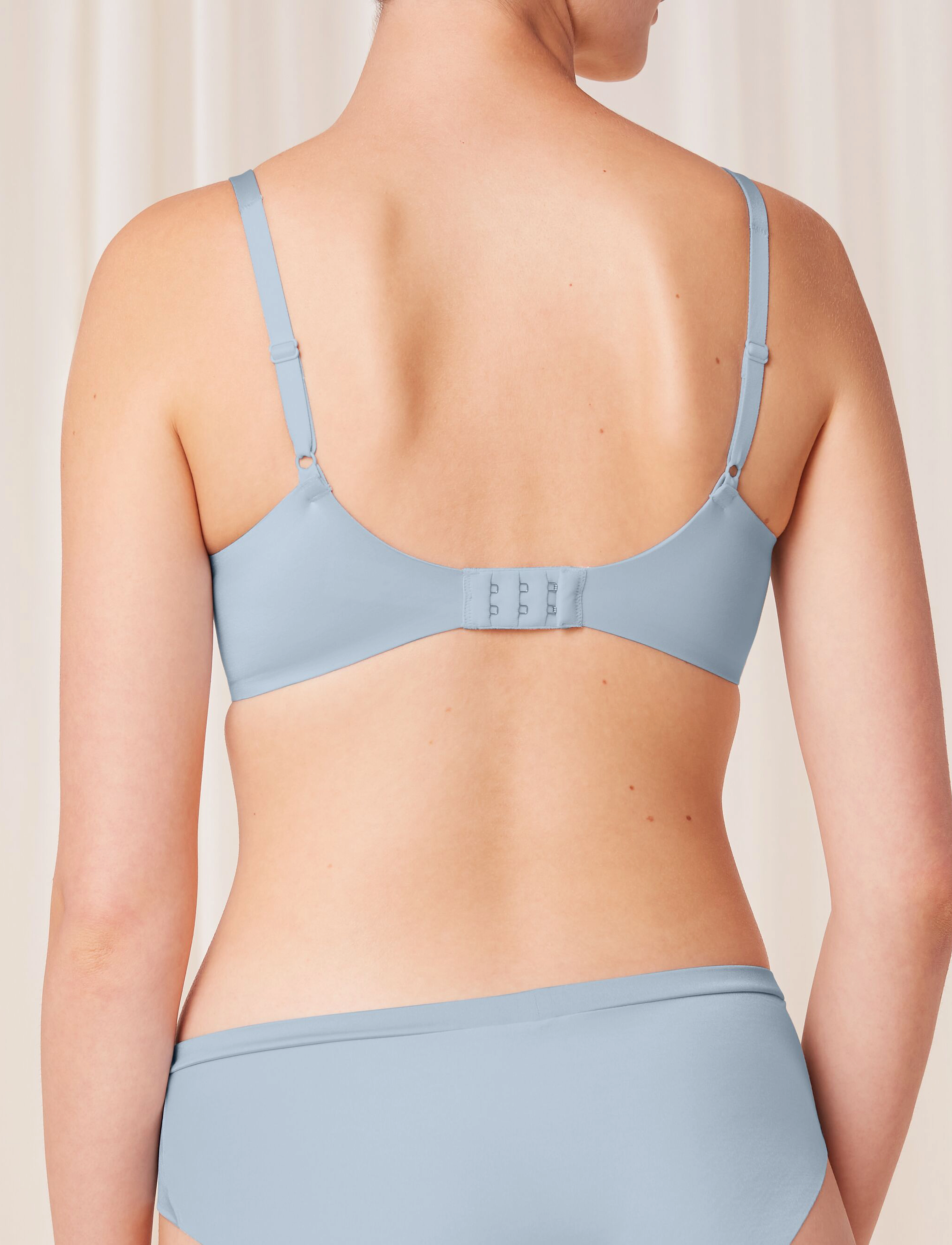 Triumph - Body Make-up Soft Touch WP EX - fairy blue - 2