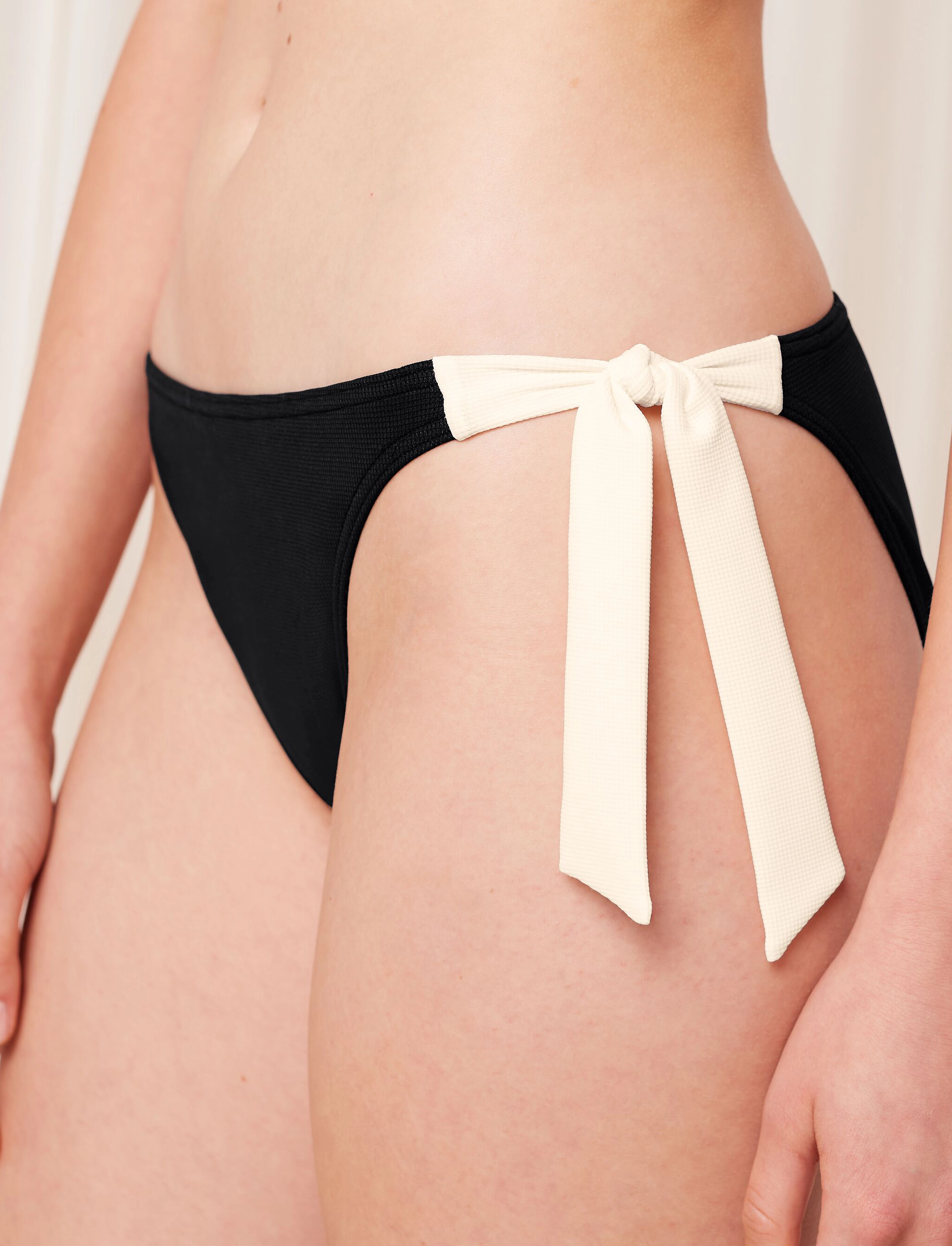 Triumph - Summer Glow Tai sd - side tie bikinis - black - 4