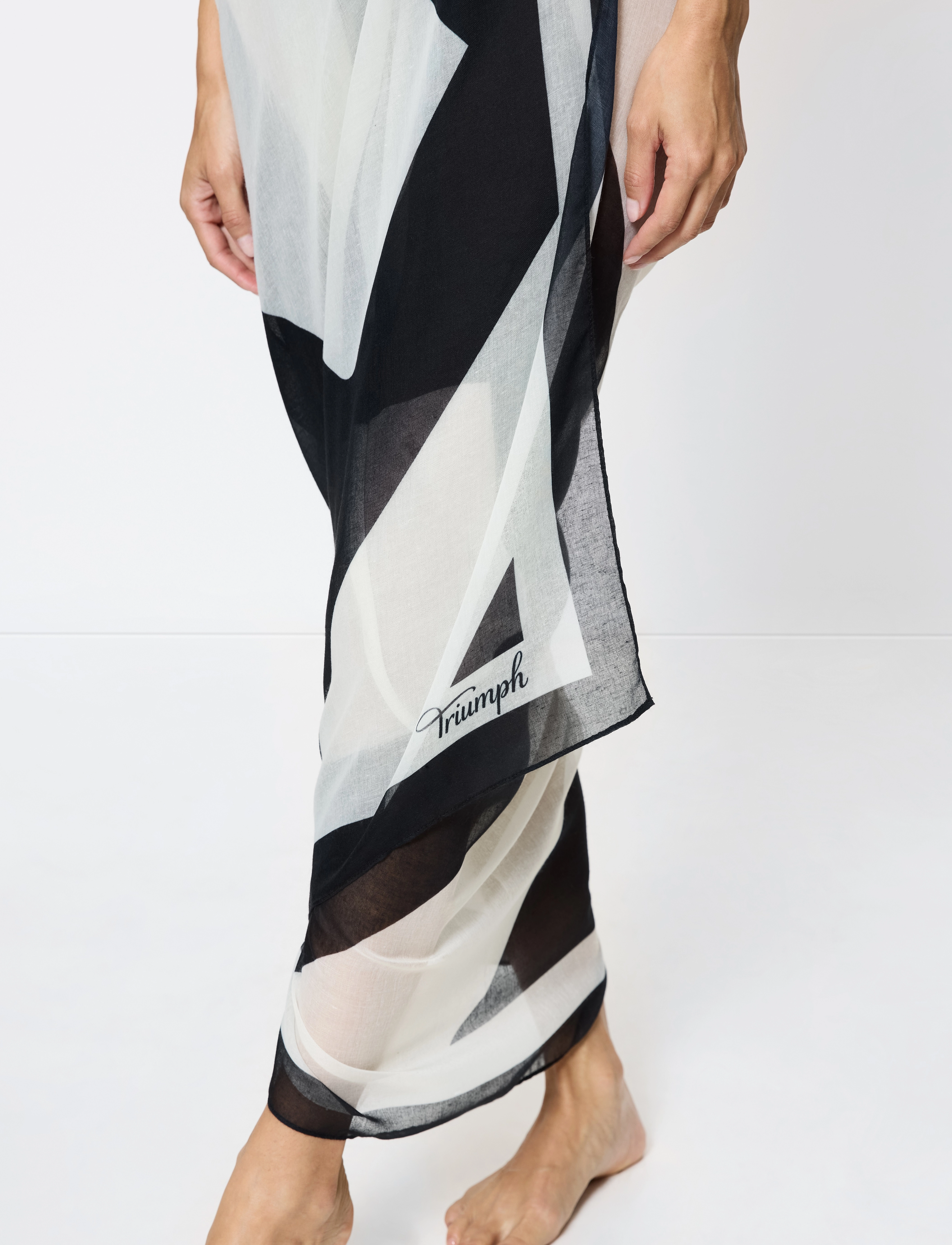 Triumph - Beach MyWear Pareo - laveste priser - white - dark combination - 4
