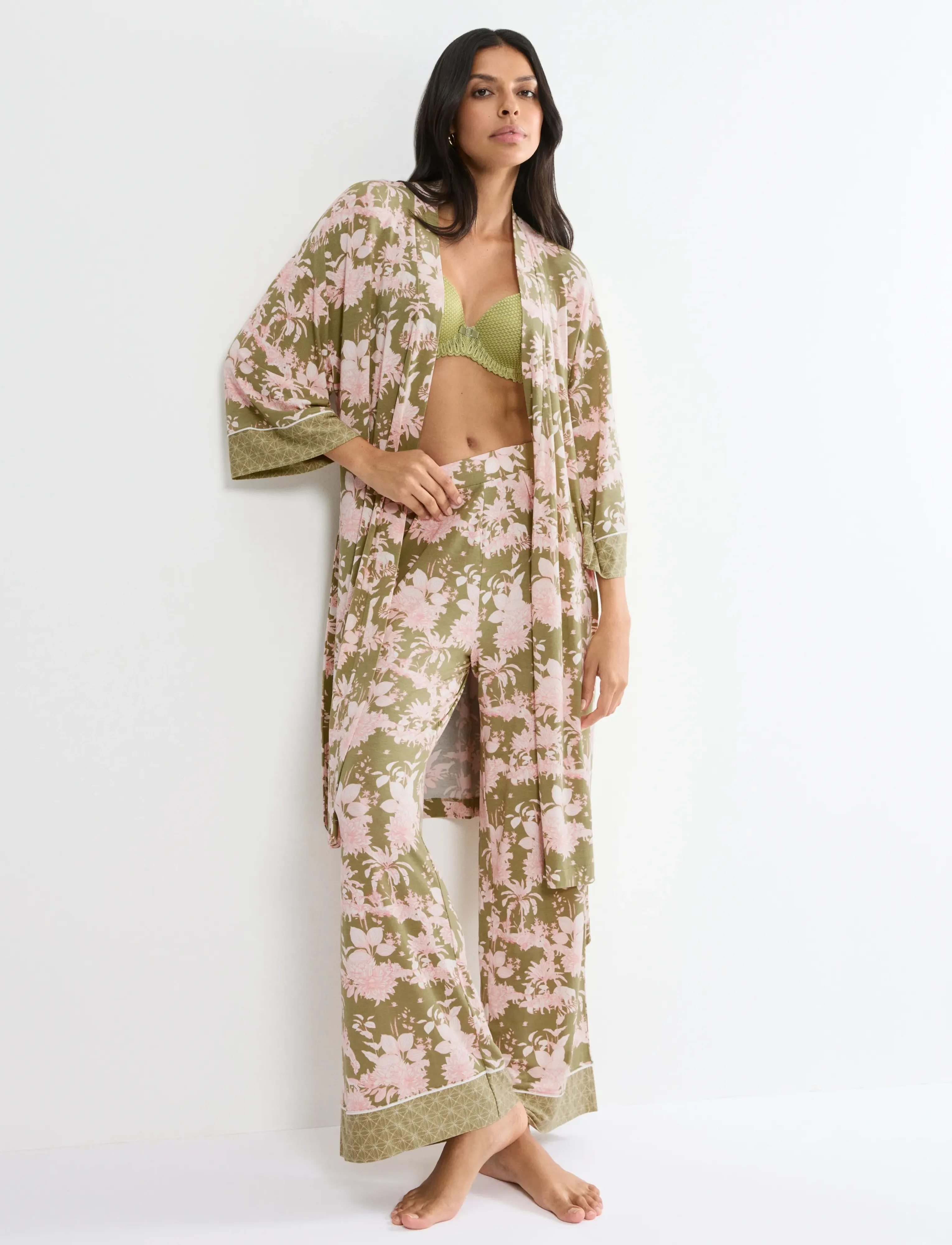 Triumph - Aura Spotlight Robe 01 - green combination - 4