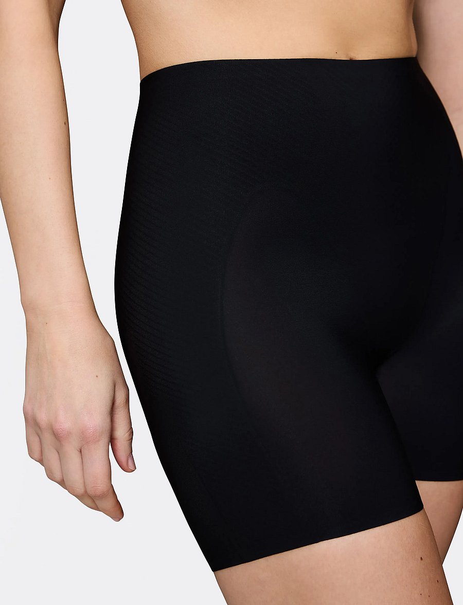 Triumph - BMU Illusion Curve HW Short - black - 3