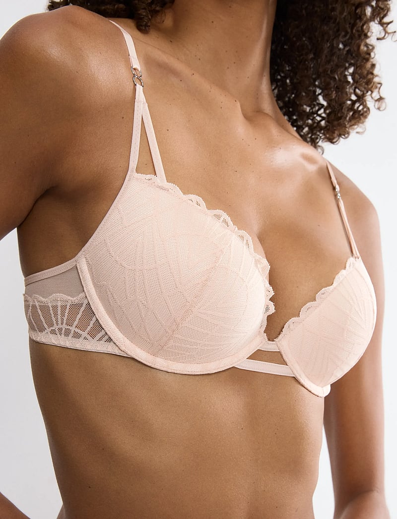 Triumph - That Night in Vegas WHU - bügellose bhs - porcelain - 3