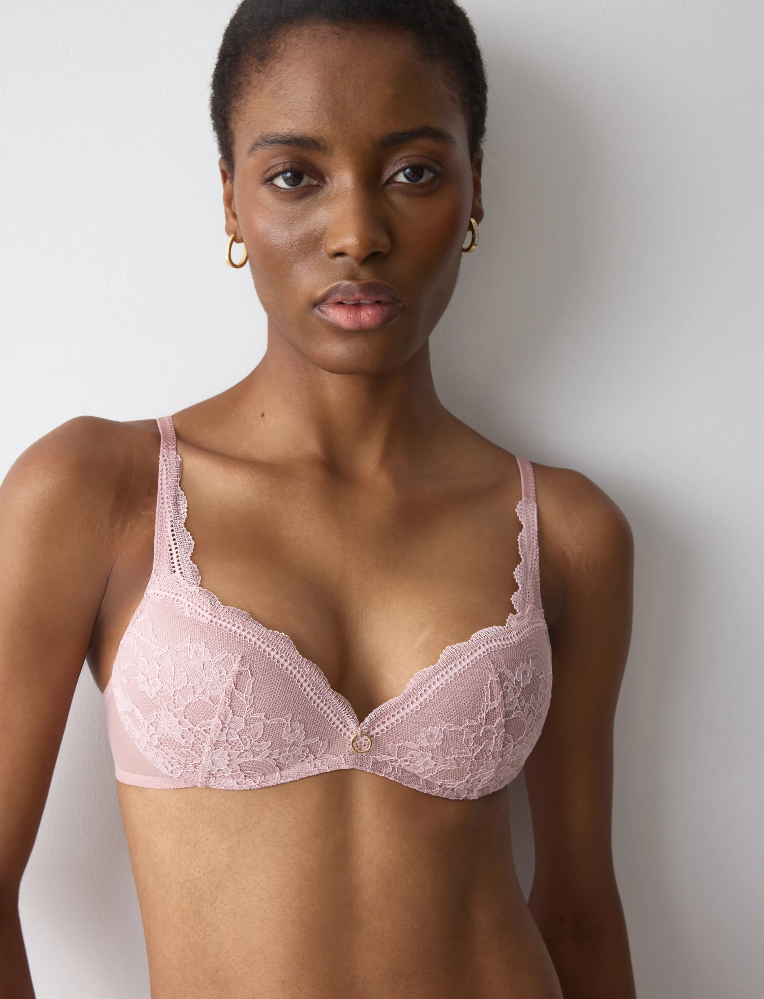 Triumph - Comfort Allure PU - tugikaarteta rinnahoidjad - sophia - 3