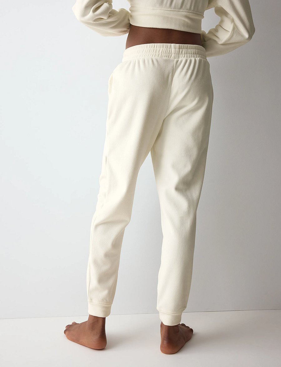 Triumph - Velour Rib Trousers - igapäevane stiil - silk white - 3