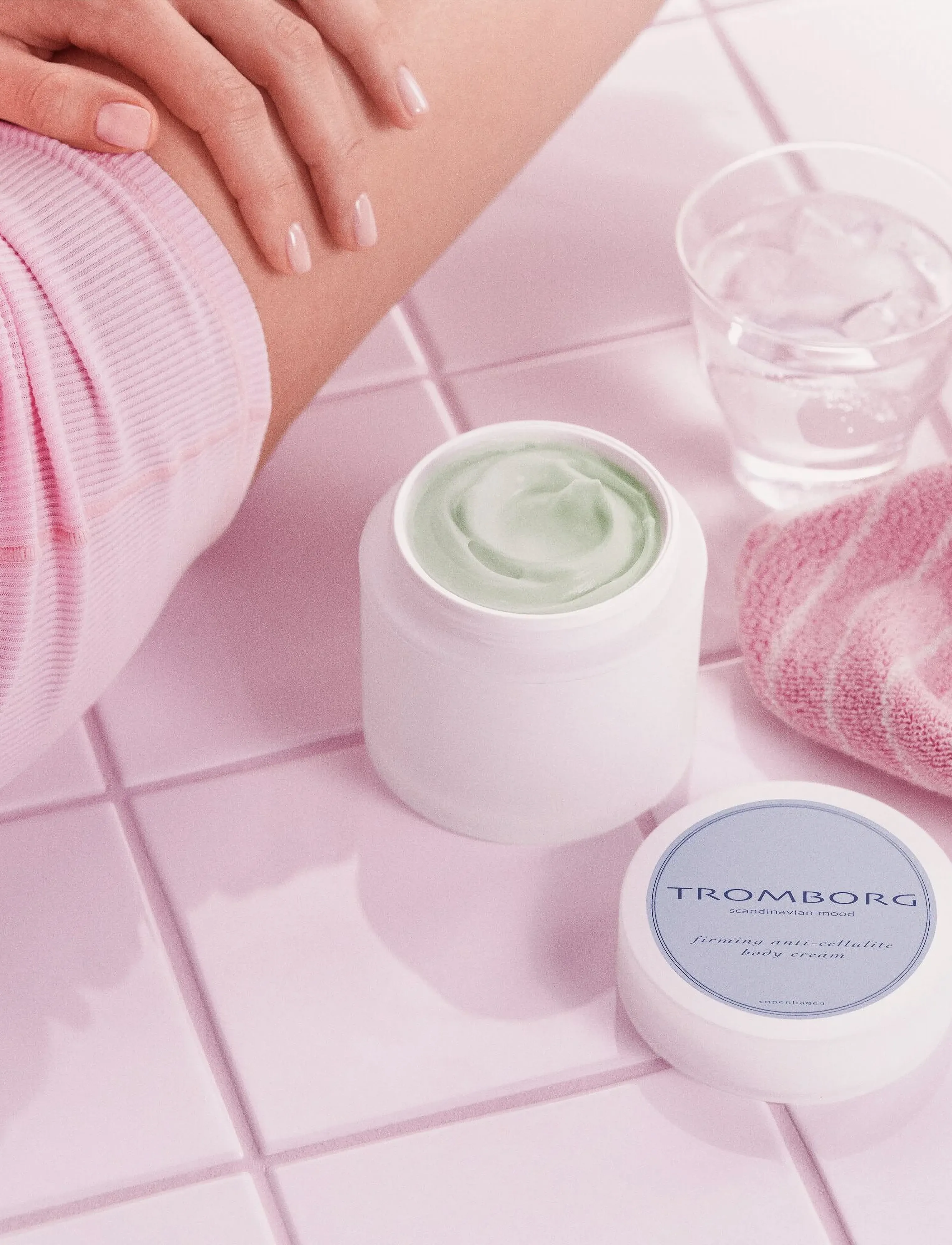Tromborg - Firming Anti-Cellulite Body Cream - lotion & creme - light green - 3