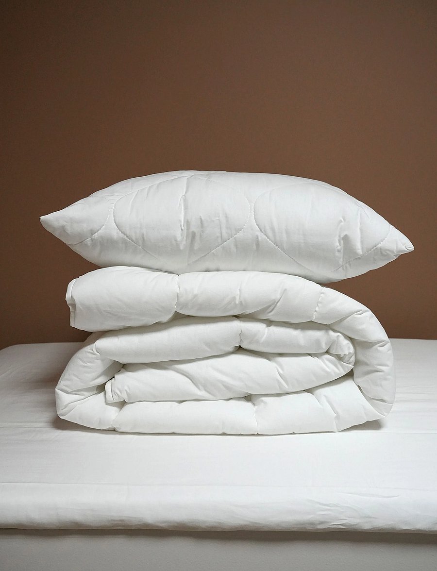 Turiform - TURIFORM Fiber pude + helårdyne - white - 3