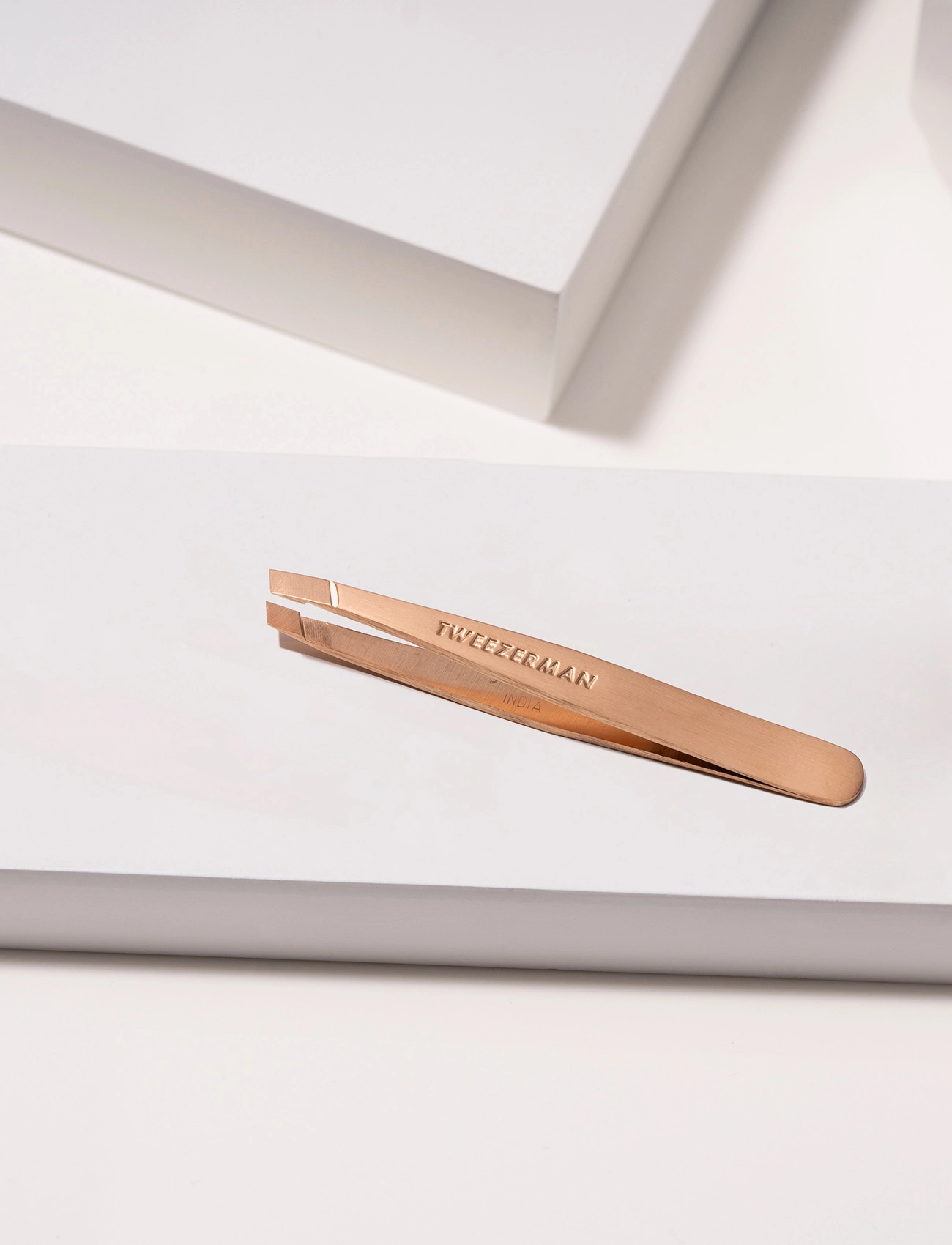 Tweezerman - Mini Slant Tweezer Rose Gold - smink - rose gold - 3
