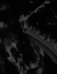 Twist & Tango - Son Forca Jacket - fake fur jakker - black - 3