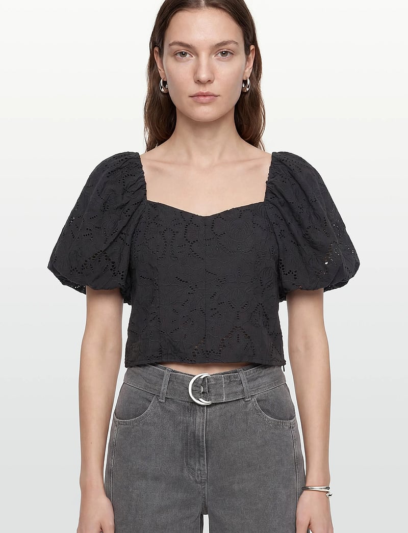 Twist & Tango - Mandie Broderie Blouse - kortærmede bluser - black - 3