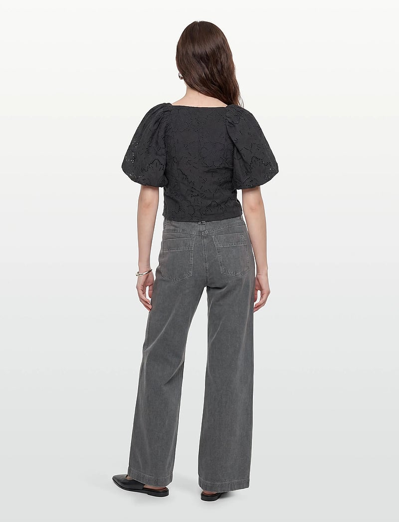 Twist & Tango - Mandie Broderie Blouse - kortærmede bluser - black - 4