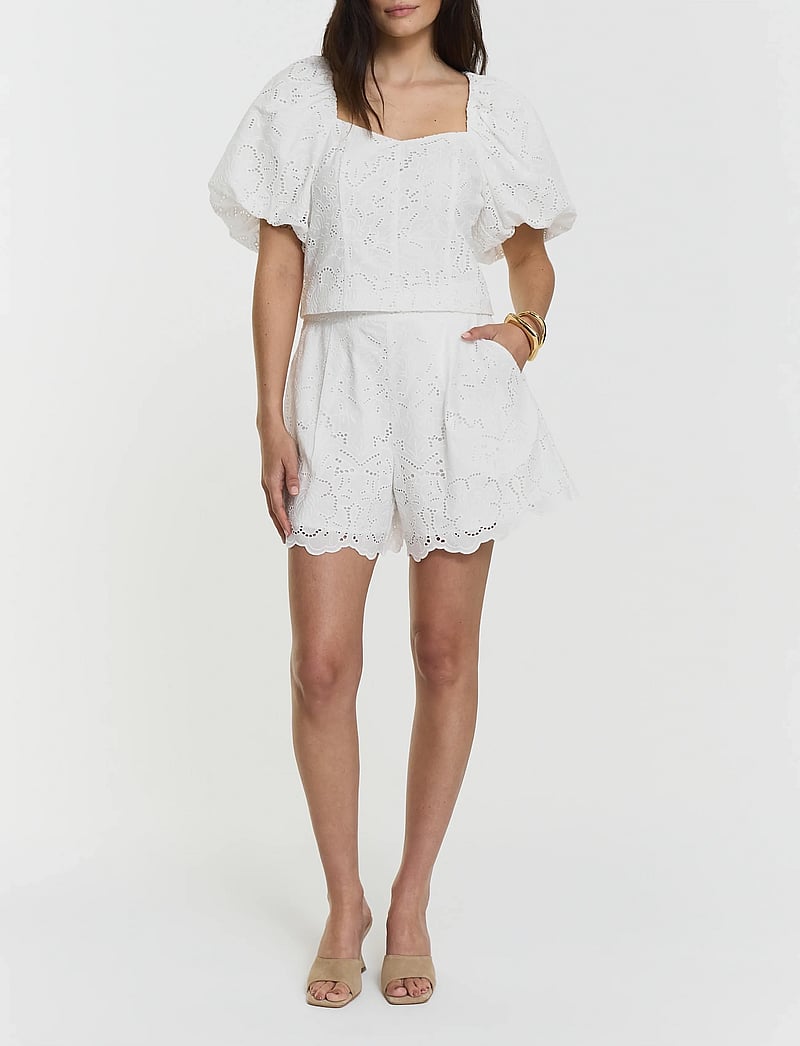 Twist & Tango - Mandie Broderie Blouse - kortærmede bluser - white - 0