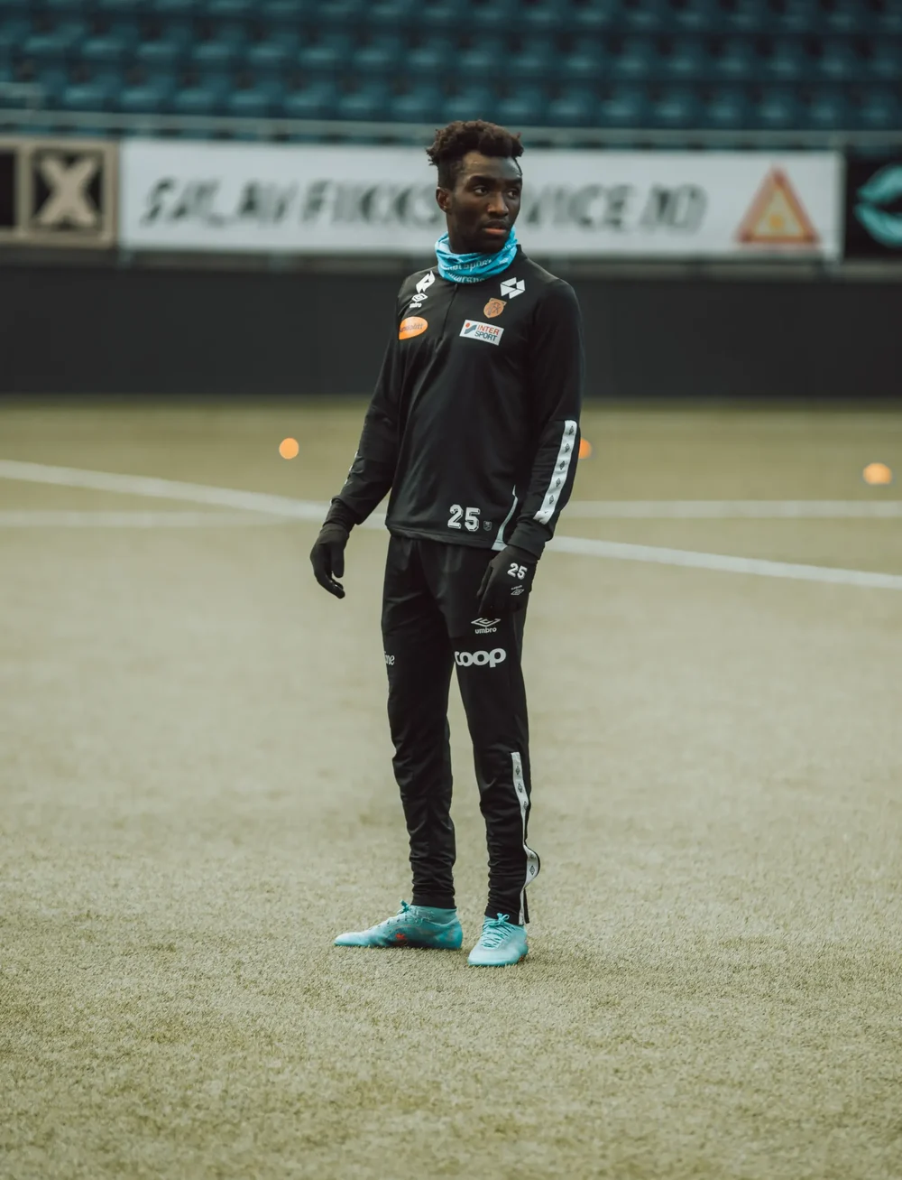 Umbro - UX Elite Half Zip - t-shirts - black/white - 0