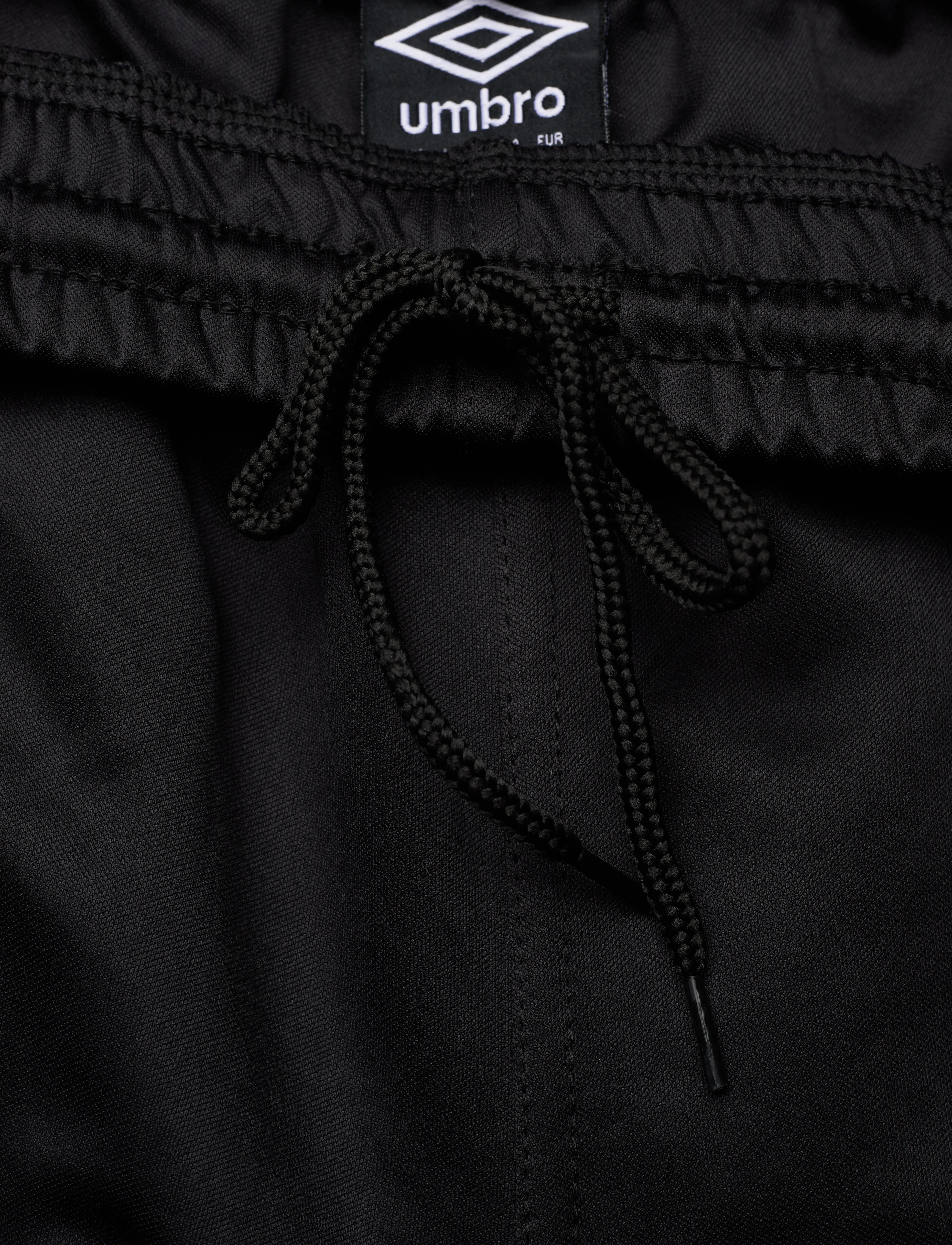 Umbro - Liga Training Pant - najniższe ceny - black - 3