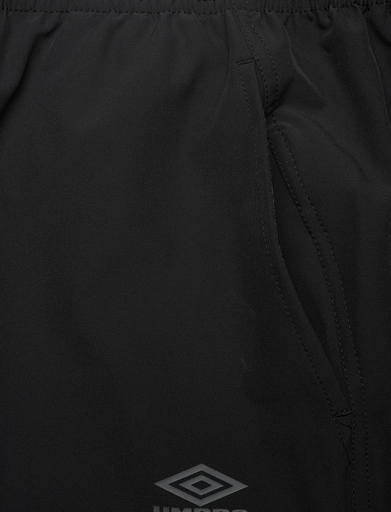 Umbro - Trail Cargo Pants - casual byxor - black - 2