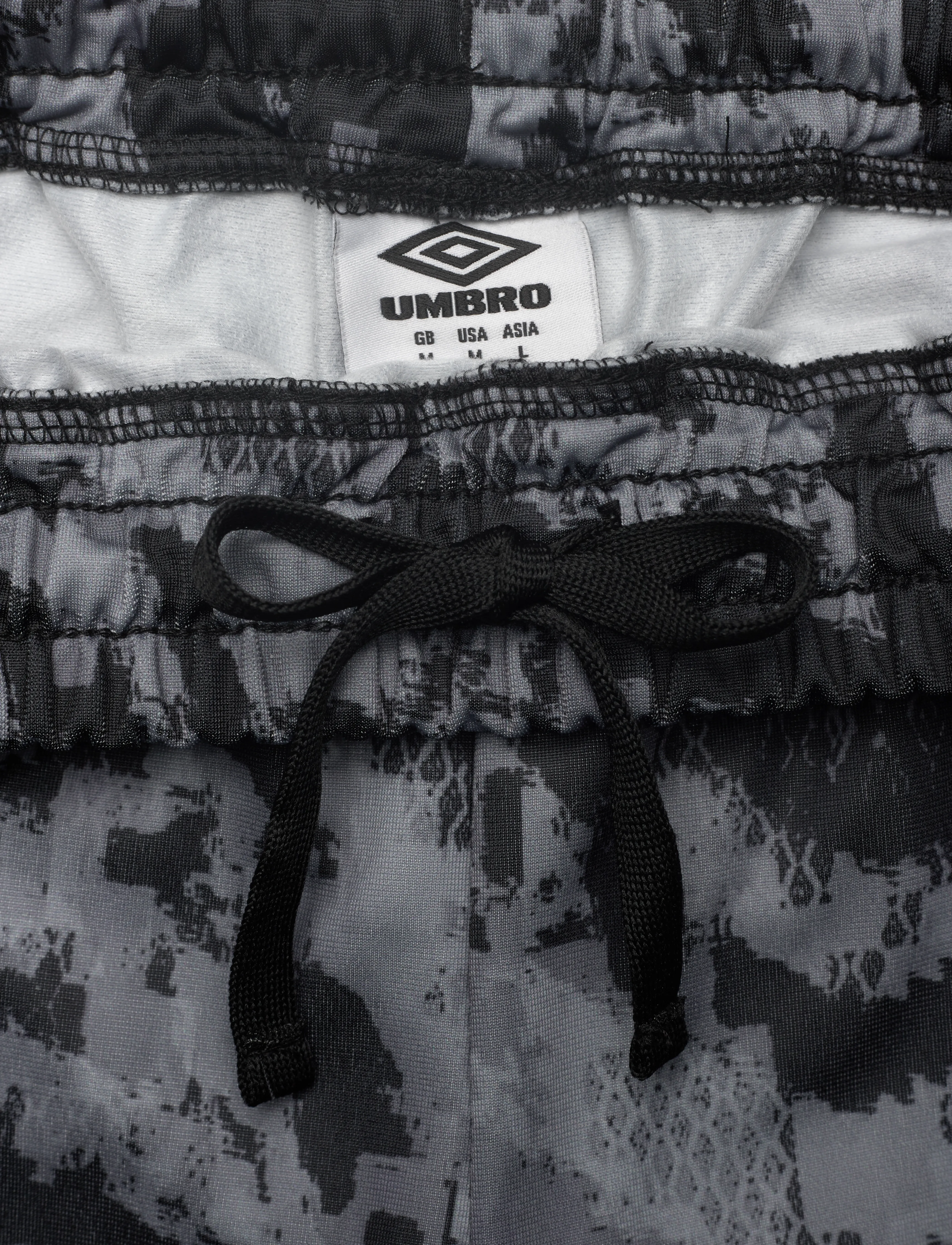 Umbro - Taped Track Pant - jogginghosen - black - 5