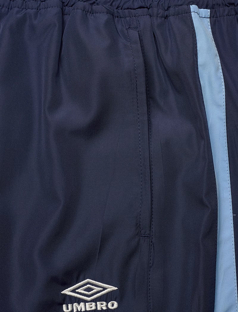 Umbro - Relaxed Track Pant - träningsbyxor - navy - 4