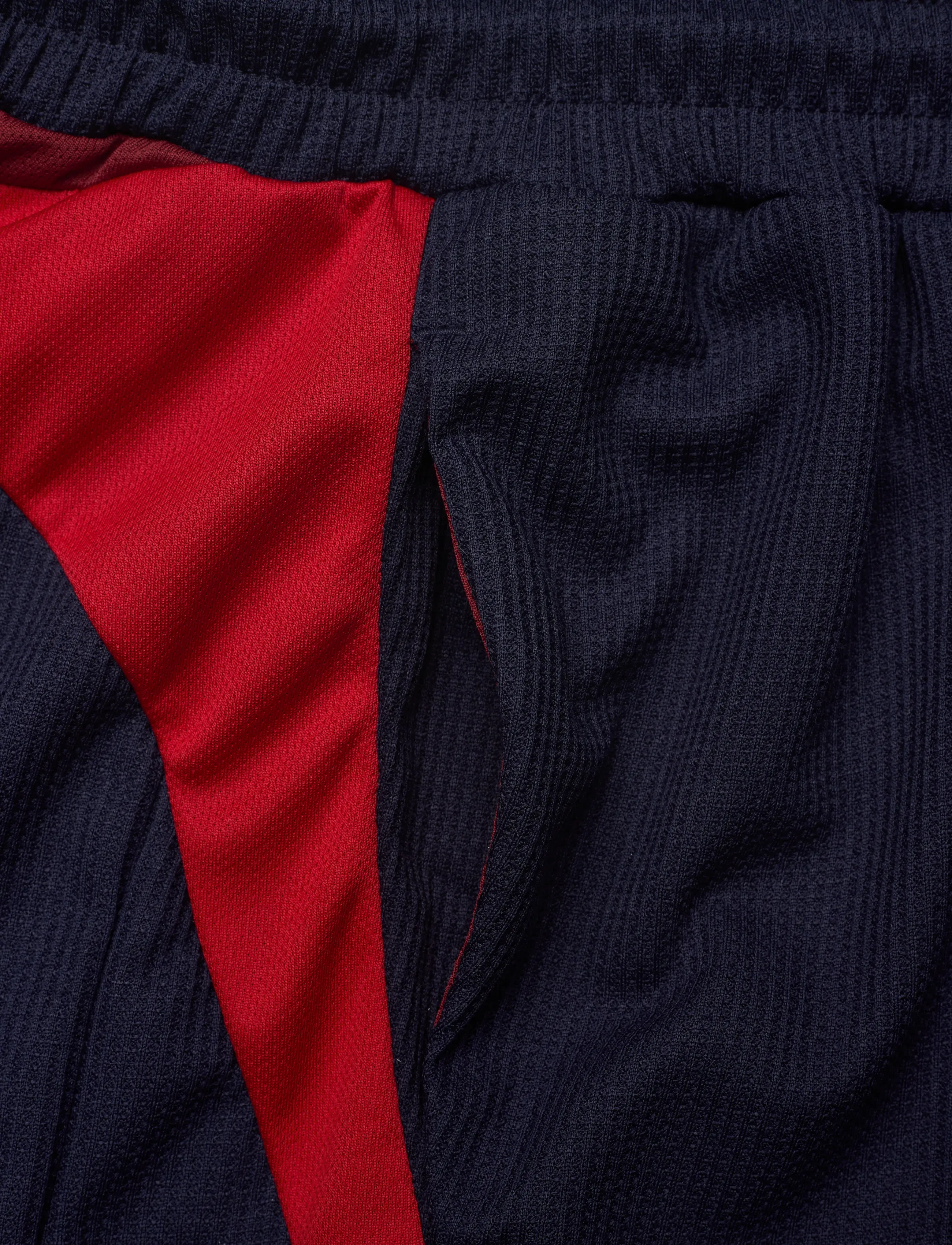 Umbro - Panelled Oversized Short - training shorts - marin - 2