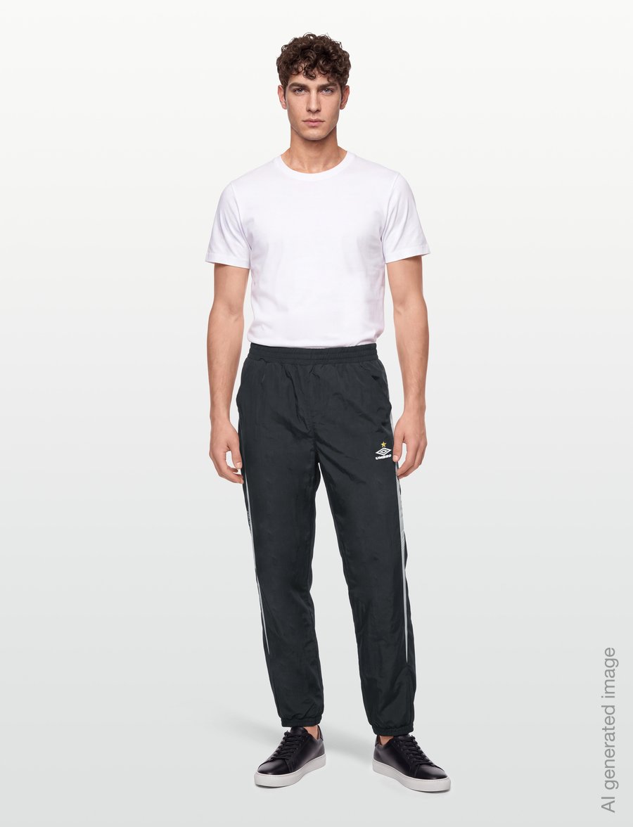 Umbro - Relaxed Track Pant - spordipüksid - black - 0