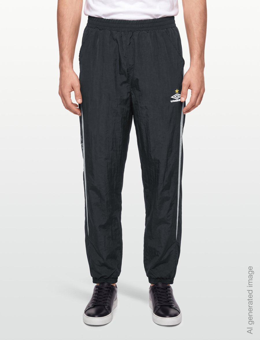 Umbro - Relaxed Track Pant - spordipüksid - black - 3