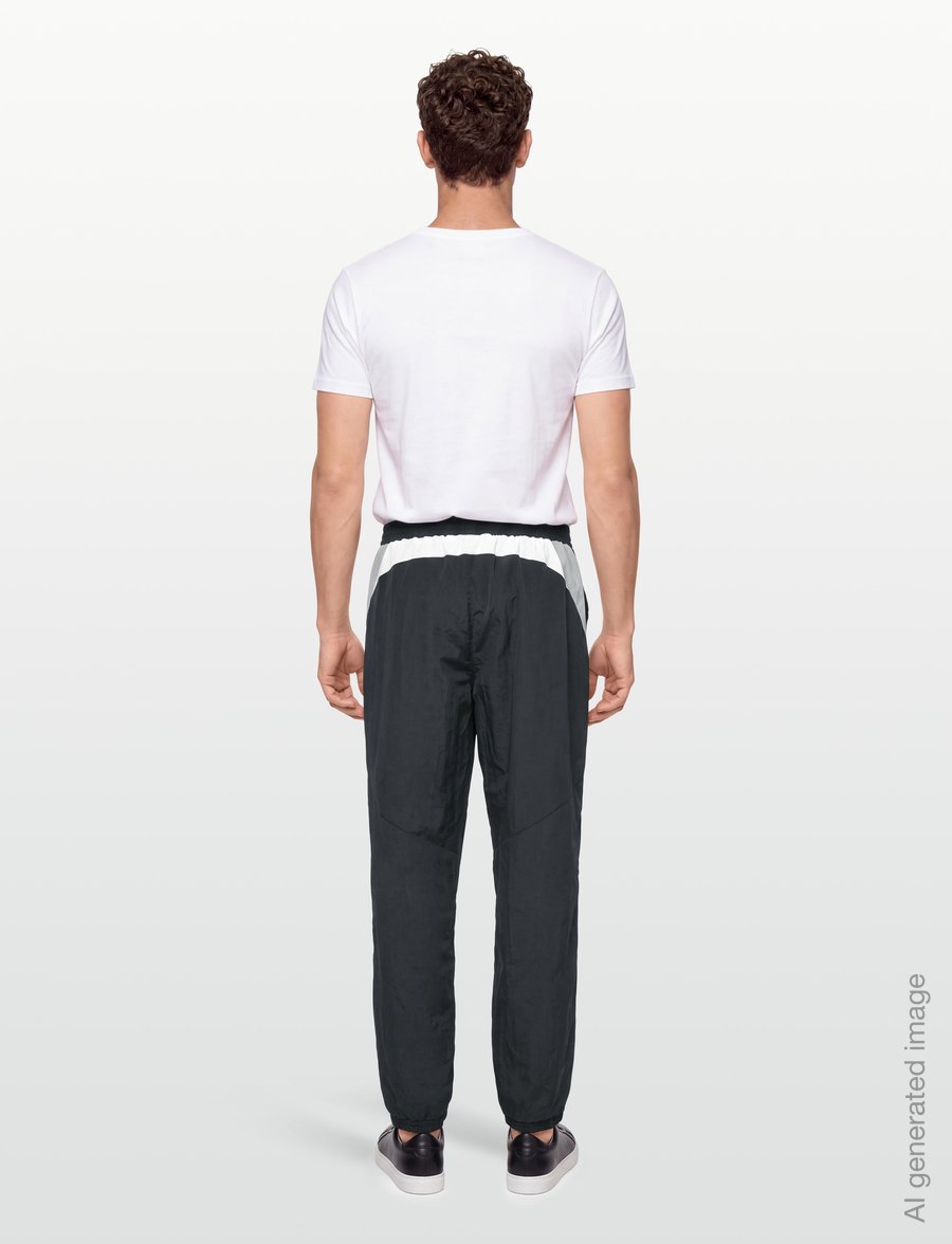 Umbro - Relaxed Track Pant - spordipüksid - black - 4
