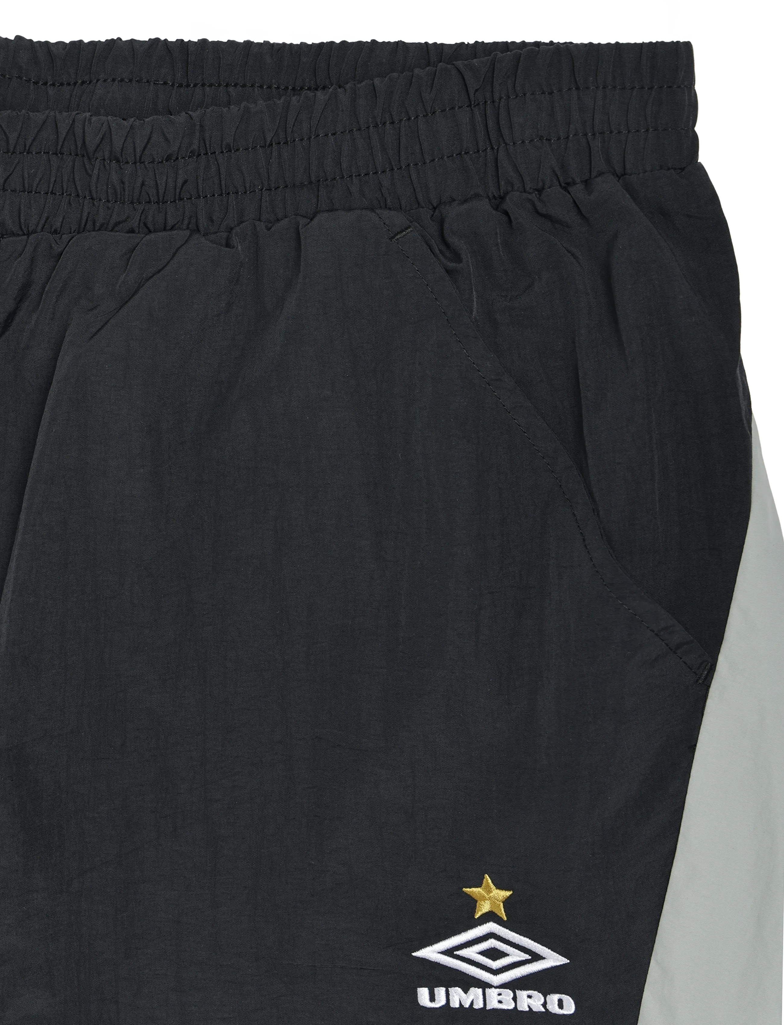 Umbro - Relaxed Track Pant - trainingshosen - black - 3