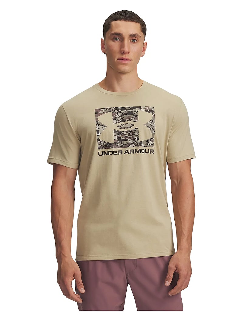 Under Armour - UA ABC CAMO BOXED LOGO SS - t-shirts - field khaki - 0