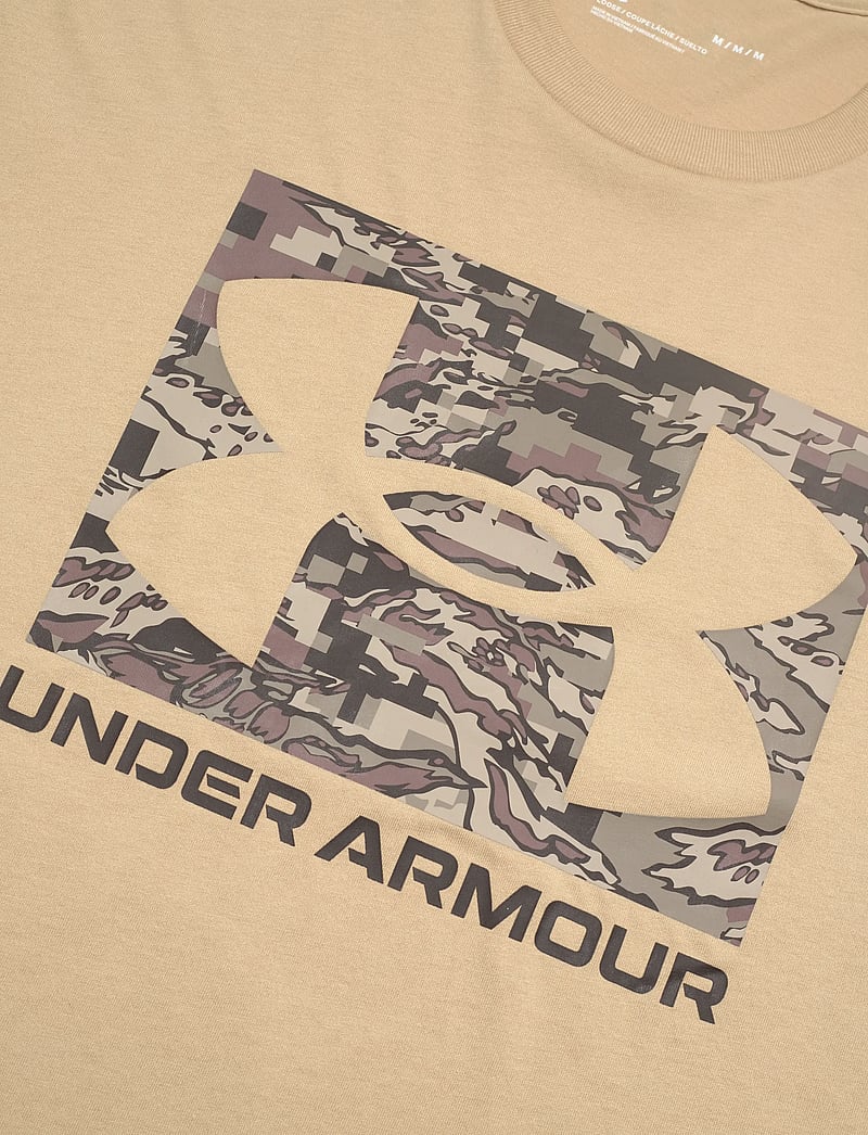 Under Armour - UA ABC CAMO BOXED LOGO SS - t-shirts - field khaki - 4