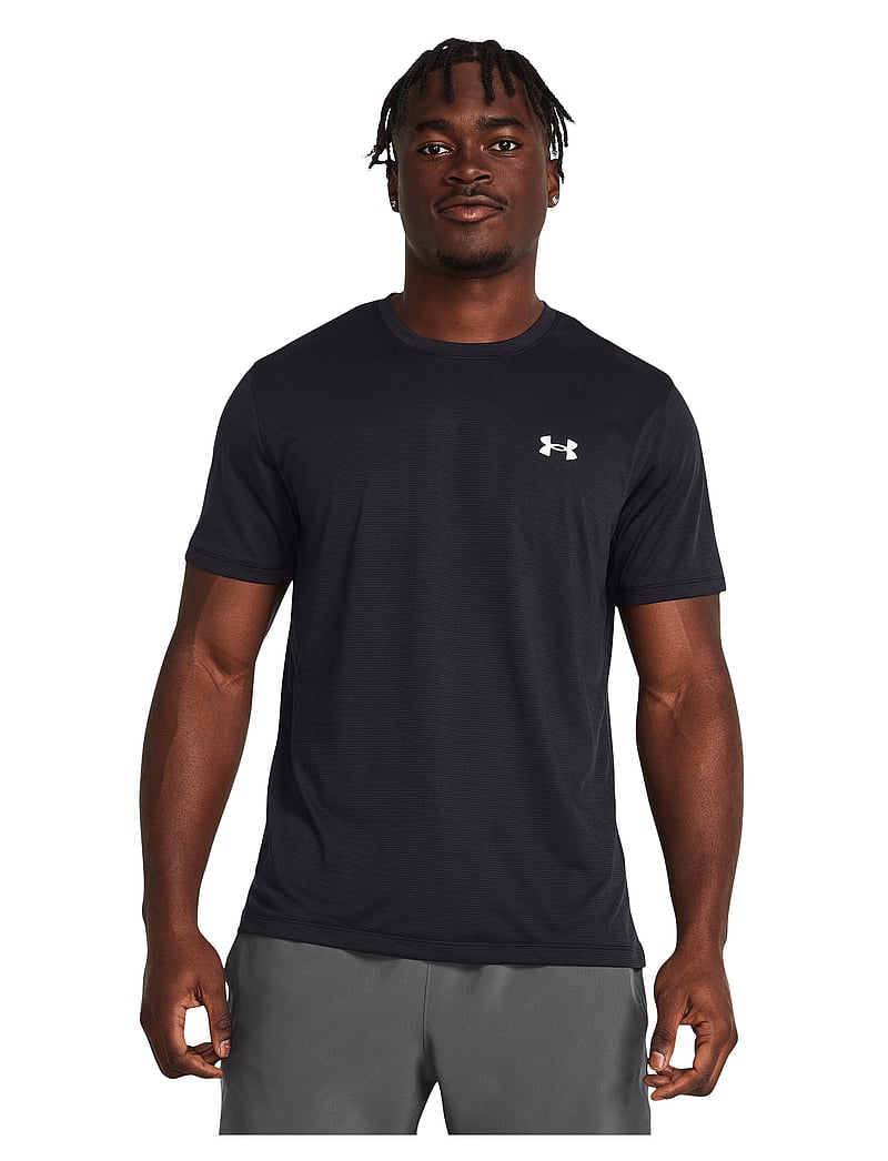 Under Armour - UA LAUNCH SHORTSLEEVE - t-shirts - black - 0