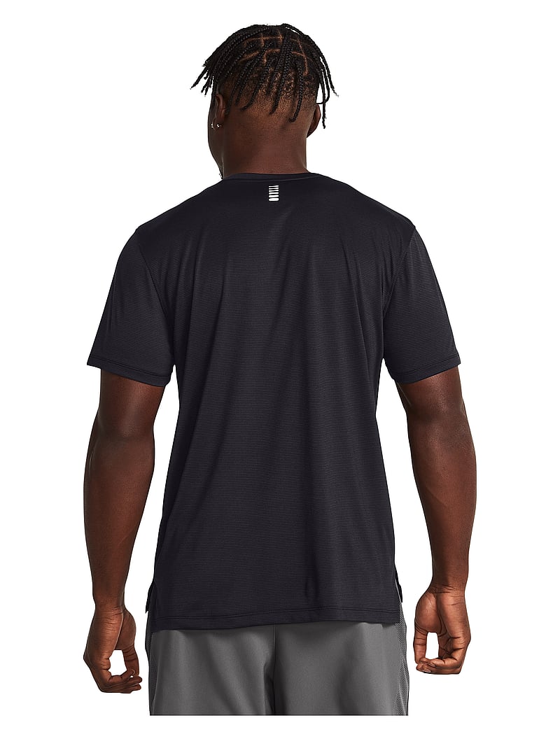 Under Armour - UA LAUNCH SHORTSLEEVE - t-shirts - black - 3