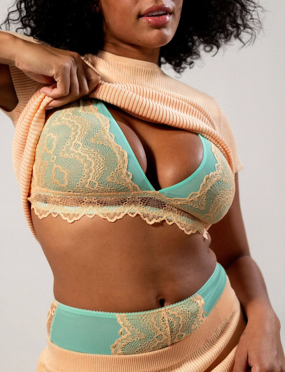 Understatement Underwear - Lace Mesh Plunge Bralette - rinnahoidja - peach/turquoise - 4