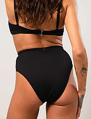 Understatement Underwear - High Cut Bikini Briefs - kõrge pihaga bikiinid - black - 6