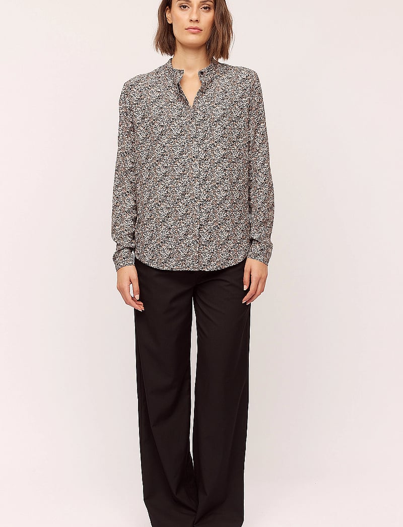 Once Untold - Elisa Shirt - langärmlige hemden - black petite flower - 0