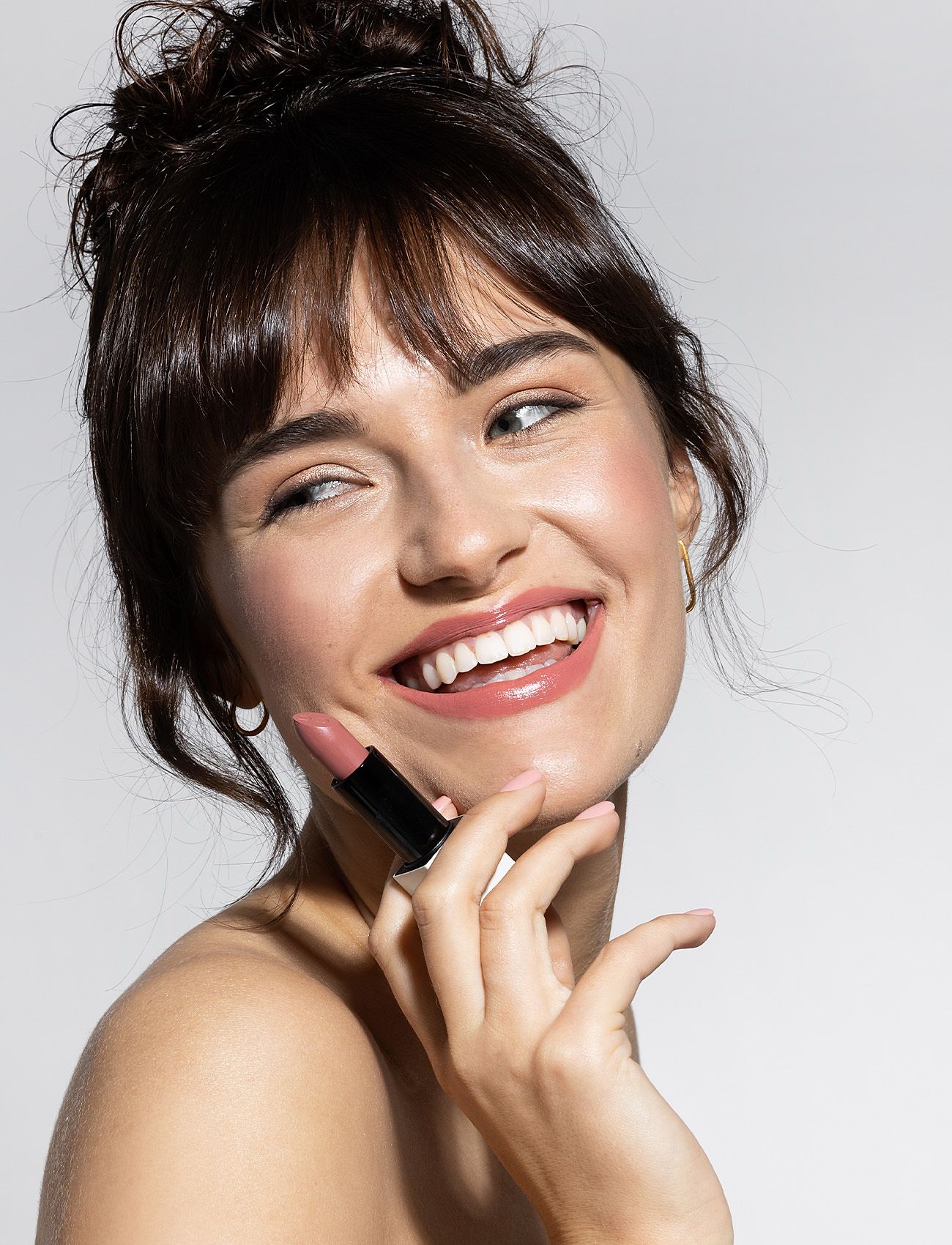 Uoga Uoga - Uoga Uoga Nourishing Sheer Natural Lipstick - bliv klar til date night - cuteberry - 3