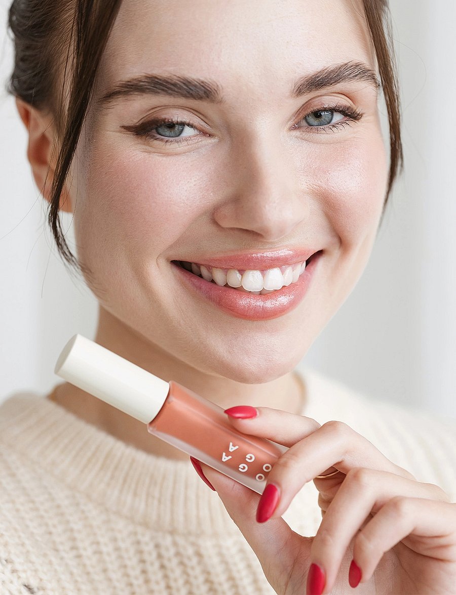 Uoga Uoga - Uoga Uoga Nourishing Lip Gloss - bliv klar til date night - glowberry - 2